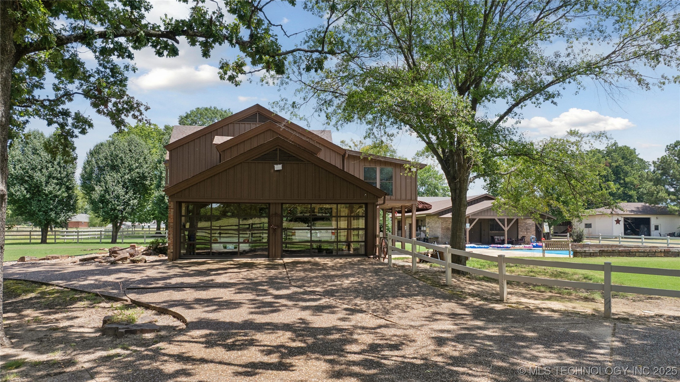 Pocola, Oklahoma, 74902, United States, 3 Bedrooms Bedrooms, ,3 BathroomsBathrooms,Residential,For Sale,1903793