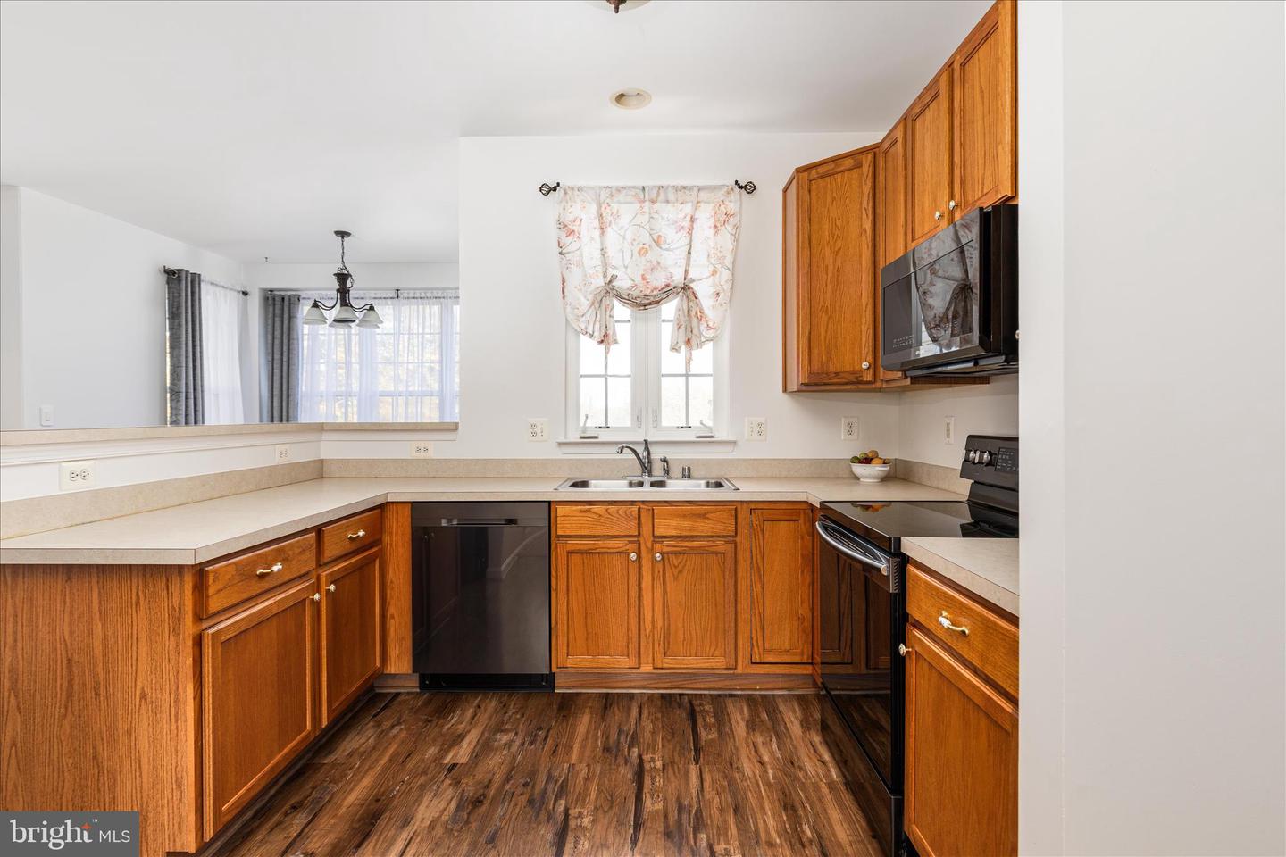 Round Hill, Virginia, 20141, United States, 4 Bedrooms Bedrooms, ,4 BathroomsBathrooms,Residential,For Sale,1987727