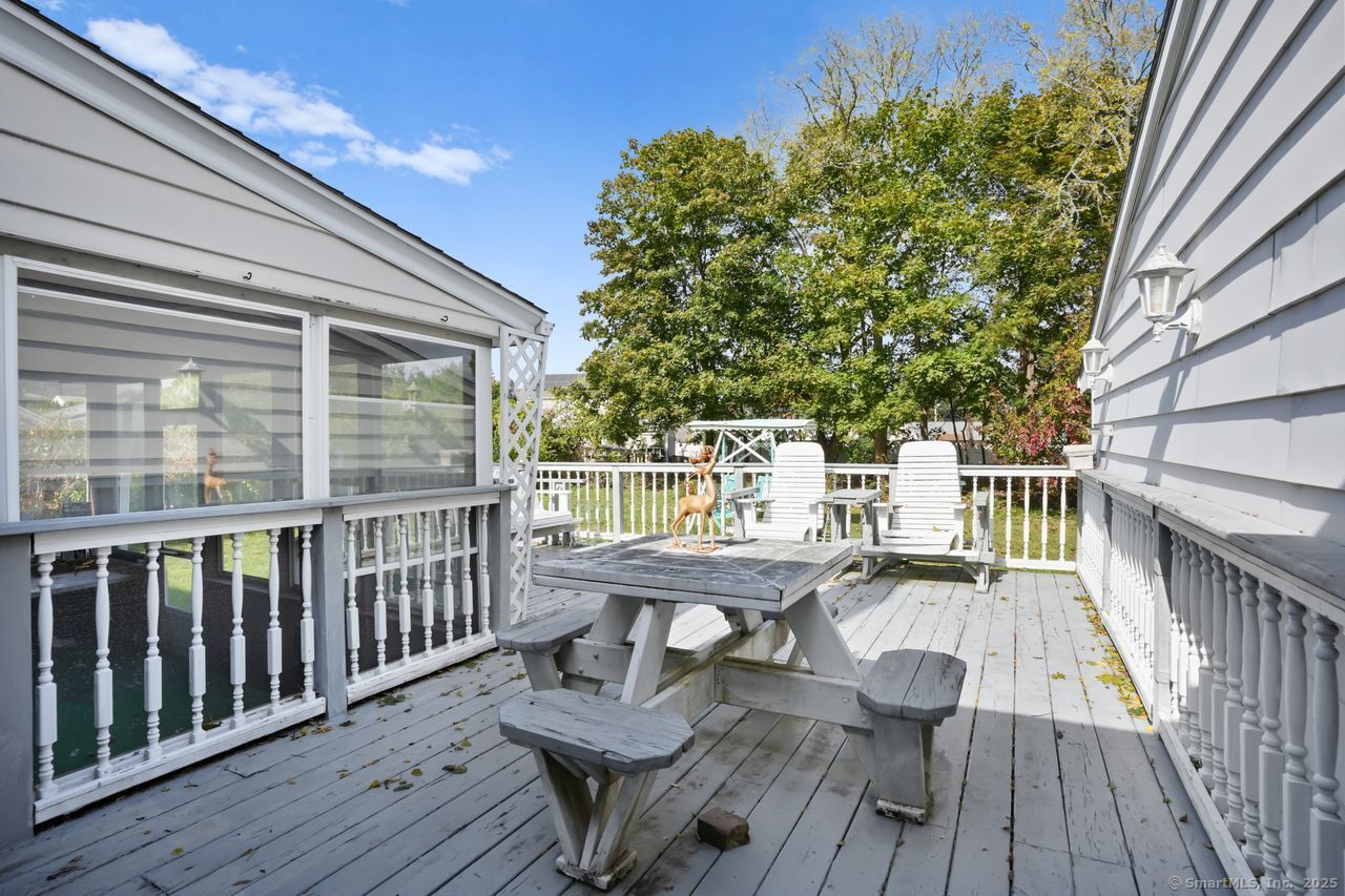 Stratford, Connecticut, 06615, United States, 3 Bedrooms Bedrooms, ,1 BathroomBathrooms,Residential,For Sale,1965569