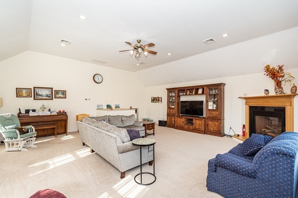 Seabrook, New Hampshire, 03874, United States, 4 Bedrooms Bedrooms, ,3 BathroomsBathrooms,Residential,For Sale,1942793
