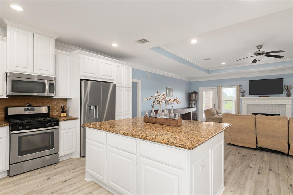 Sealy, Texas, 77474, United States, 3 Bedrooms Bedrooms, ,2 BathroomsBathrooms,Residential,For Sale,1846836