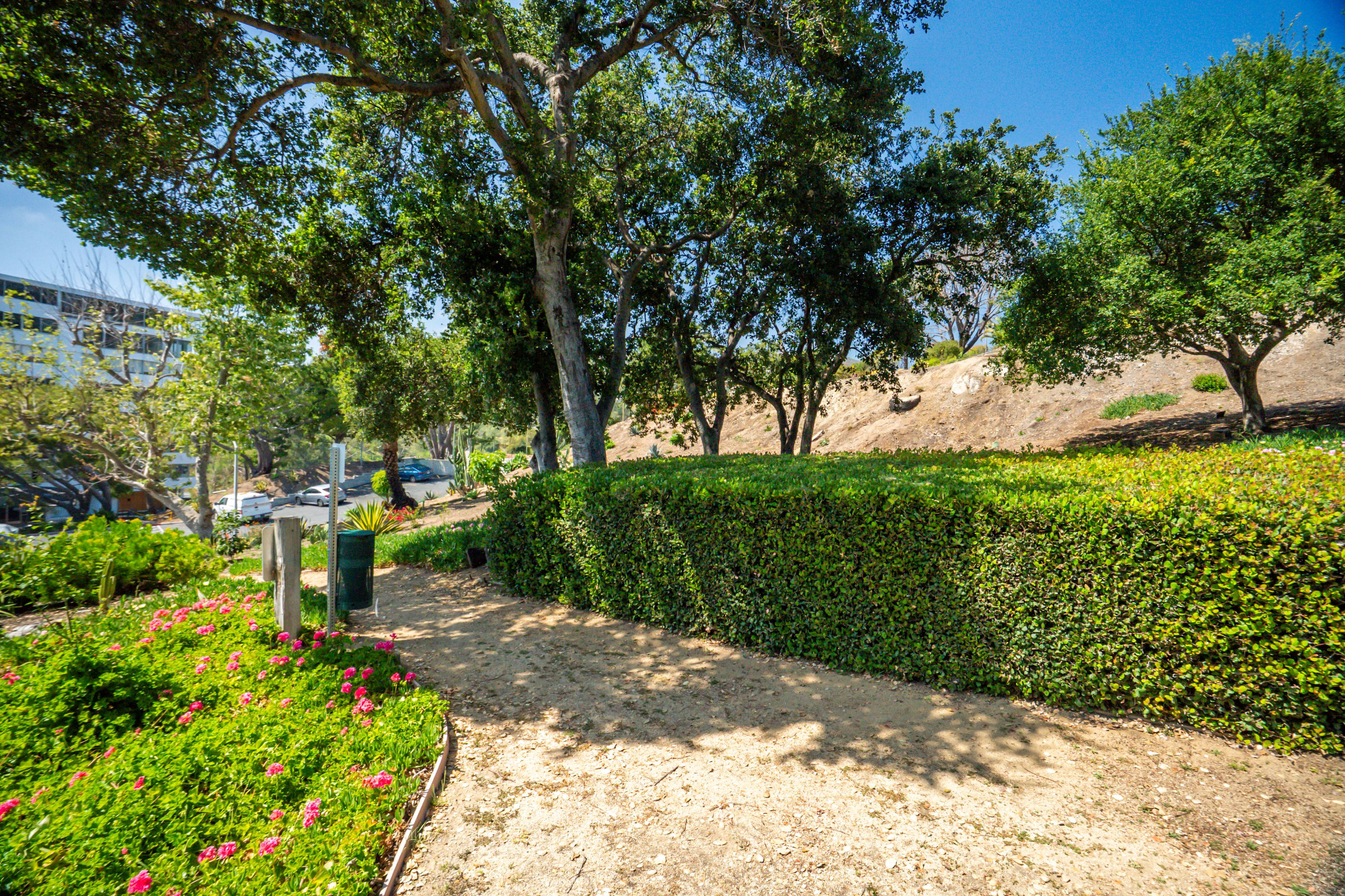  17352 W Sunset Blvd - 物件實景