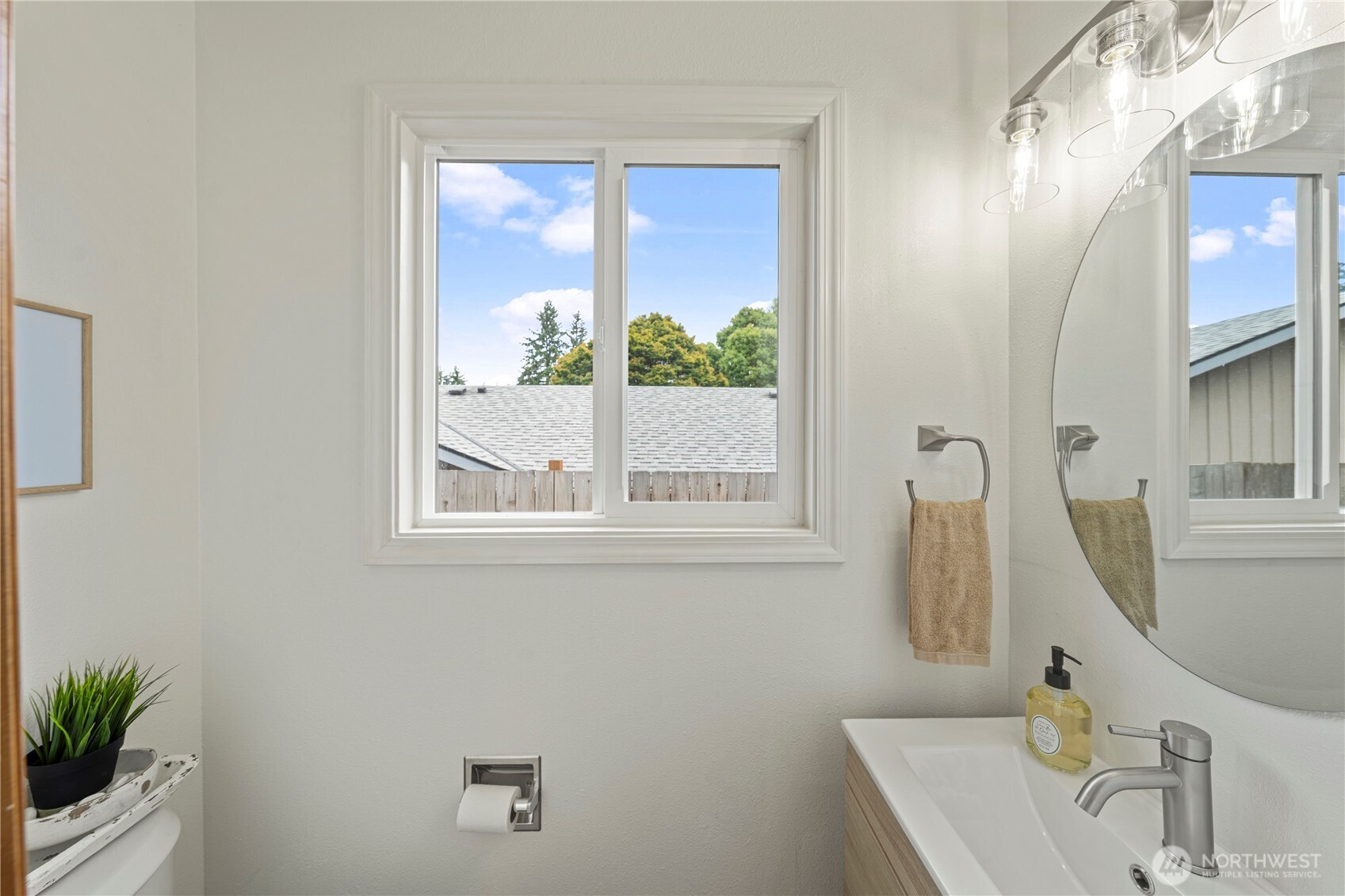 University Place, Washington, 98466, United States, 5 Bedrooms Bedrooms, ,3 BathroomsBathrooms,Residential,For Sale,1910787