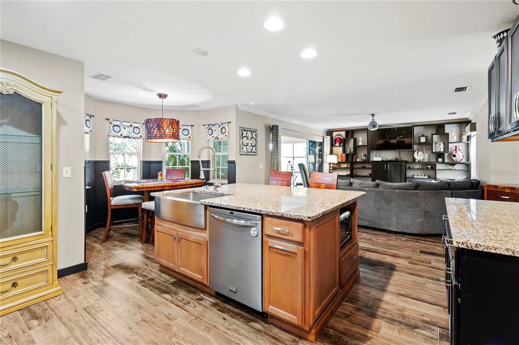 Bradenton, Florida, 34209, United States, 3 Bedrooms Bedrooms, ,3 BathroomsBathrooms,Residential,For Sale,1829594