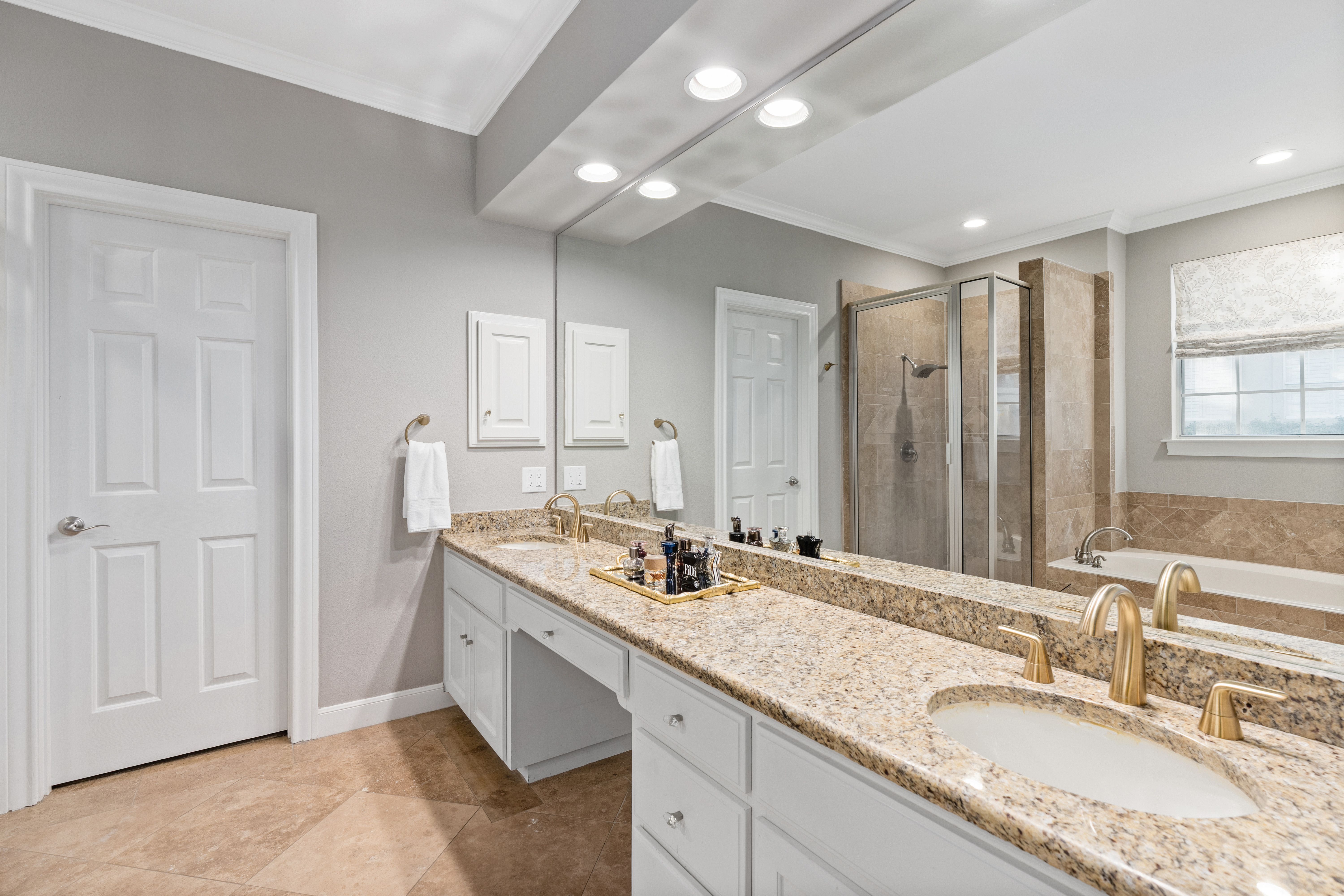  Rare Deerfield Gem with Main-Level Primary & Guest Suites - 物件實景