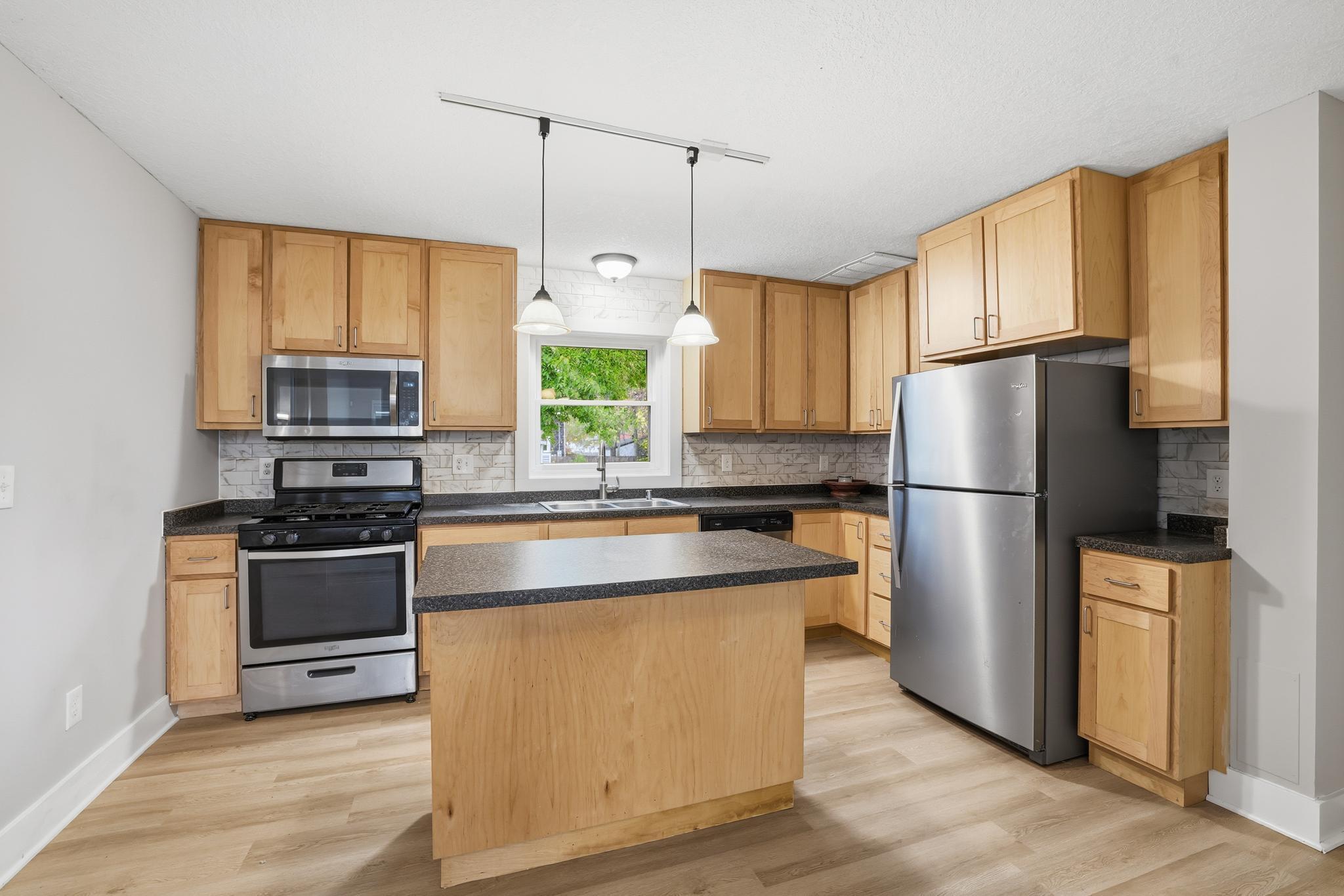 Saint Paul, Minnesota, 55102, United States, ,Residential,For Sale,1989124