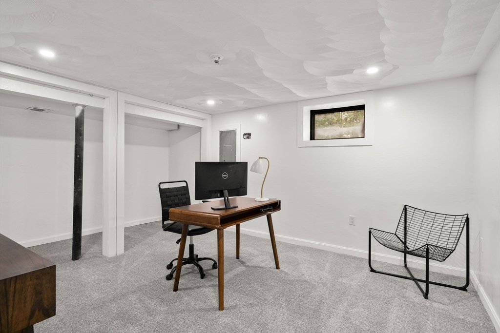 Needham, Massachusetts, 02492, United States, 3 Bedrooms Bedrooms, ,2 BathroomsBathrooms,Residential,For Sale,1847293