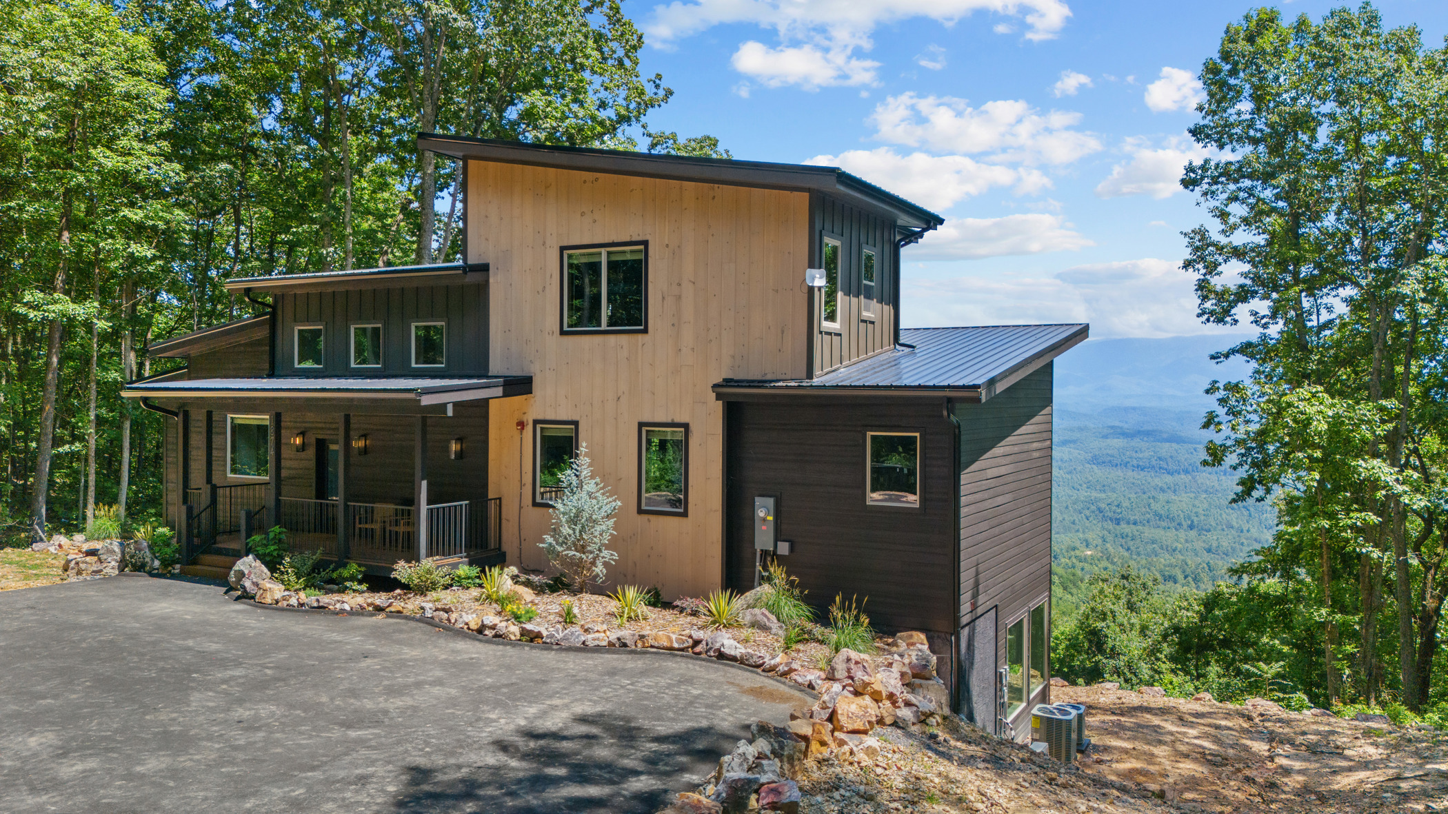 Sevierville, Tennessee, 37862, United States, 5 Bedrooms Bedrooms, ,6 BathroomsBathrooms,Residential,For Sale,1914652
