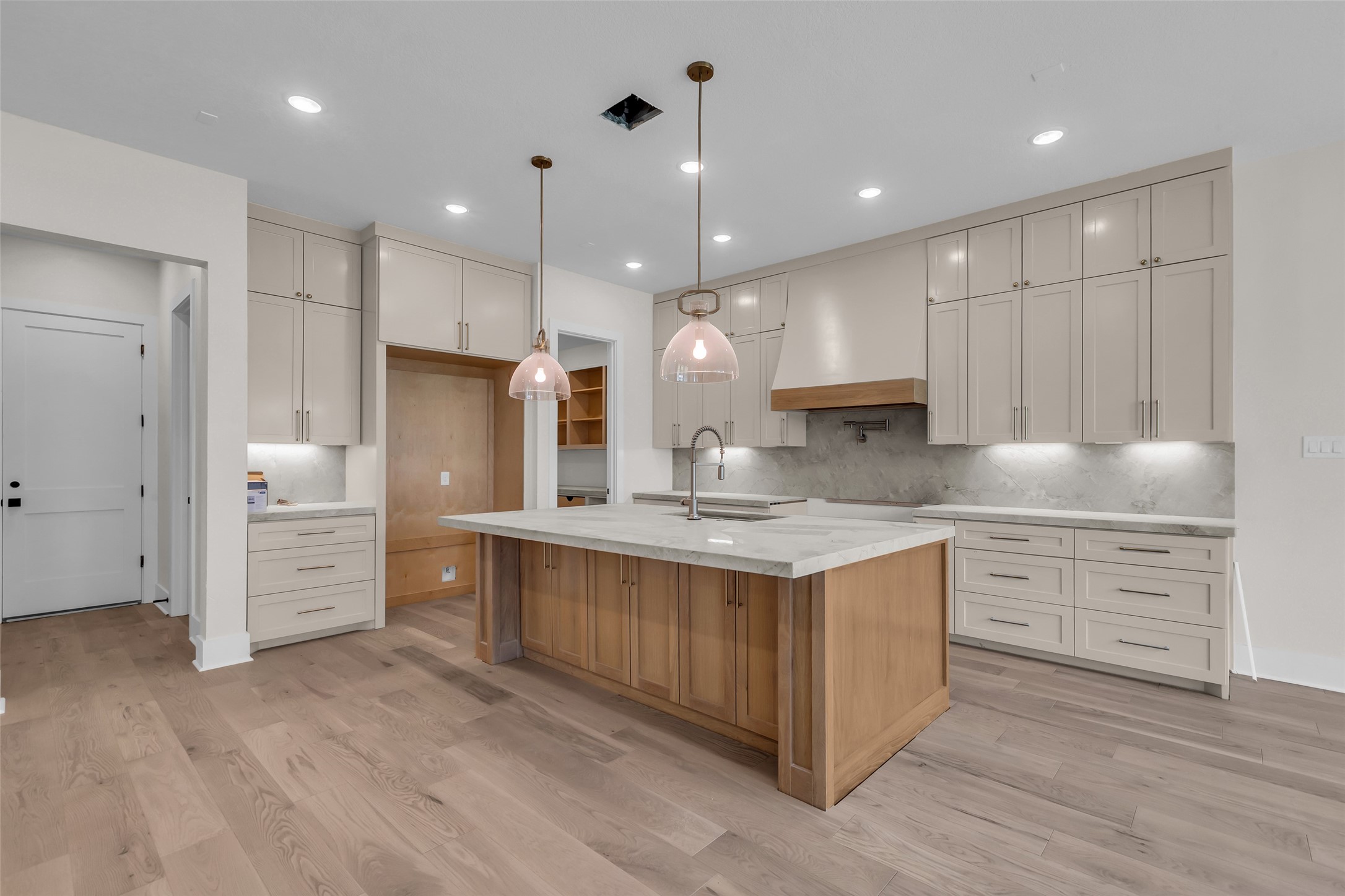 Houston, Texas, 77018, United States, 5 Bedrooms Bedrooms, ,5 BathroomsBathrooms,Residential,For Sale,1827825