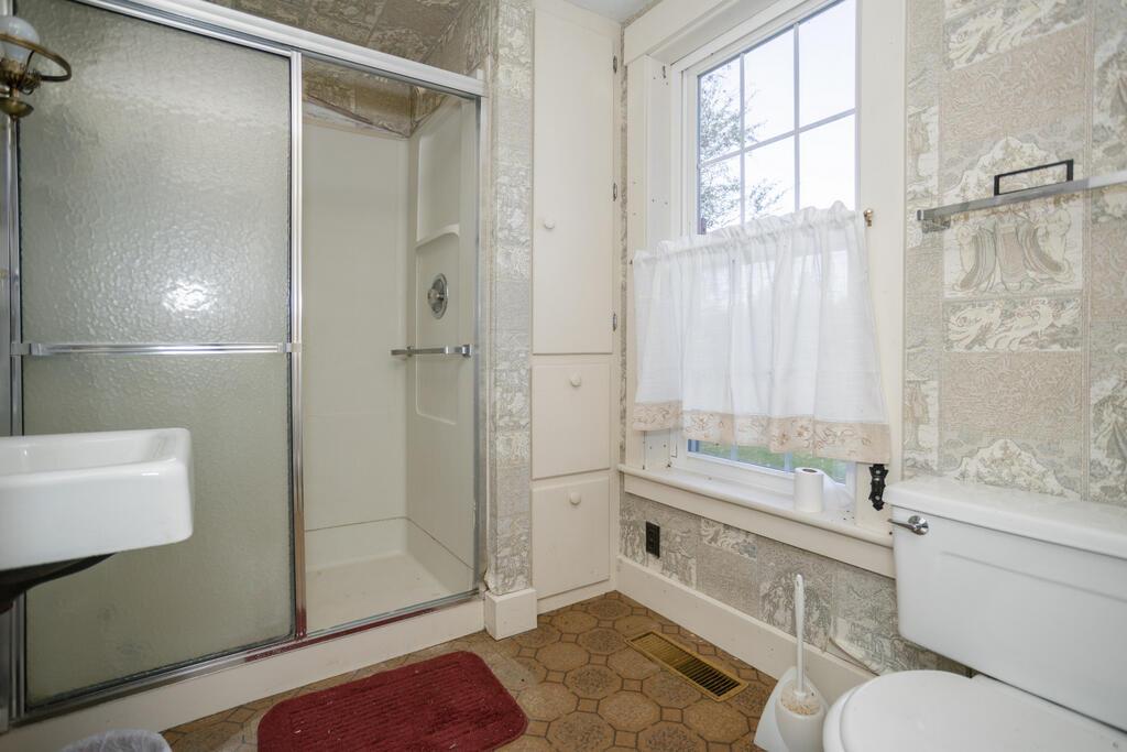 Farmington, Maine, 04938, United States, 5 Bedrooms Bedrooms, ,3 BathroomsBathrooms,Residential,For Sale,1960728