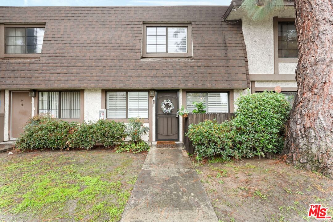 Reseda, California, 91335, United States, 2 Bedrooms Bedrooms, ,3 BathroomsBathrooms,Residential,For Sale,1995543