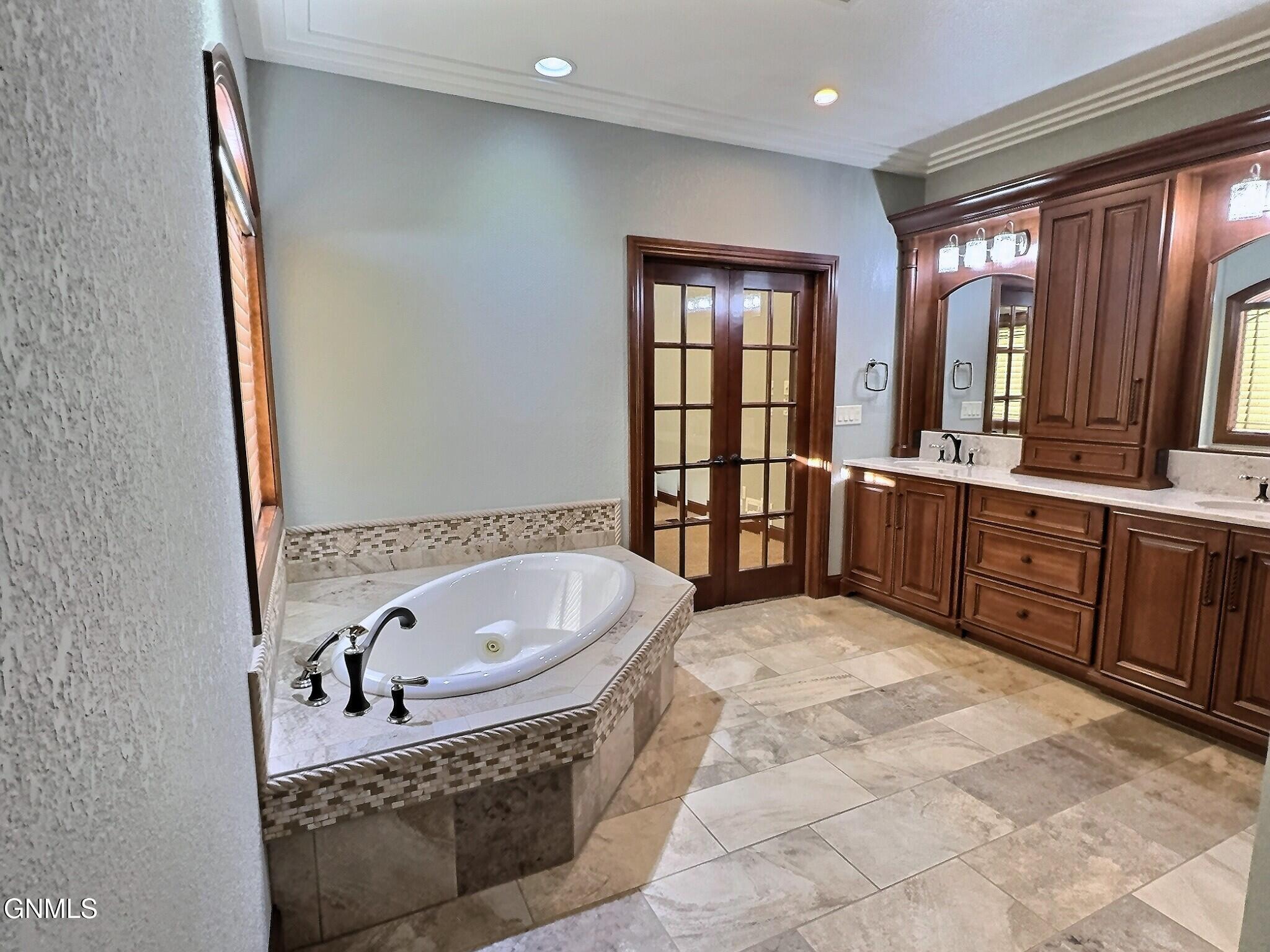 Bismarck, North Dakota, 58501, United States, 4 Bedrooms Bedrooms, ,4 BathroomsBathrooms,Residential,For Sale,2038873