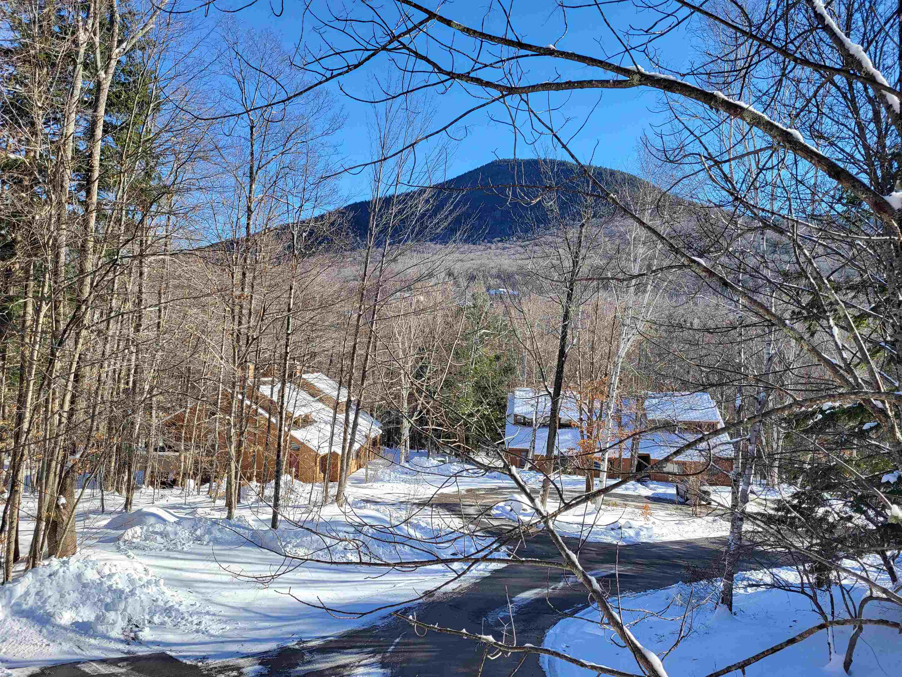 Lincoln, New Hampshire, 03251, United States, 5 Bedrooms Bedrooms, ,2 BathroomsBathrooms,Residential,For Sale,2003487