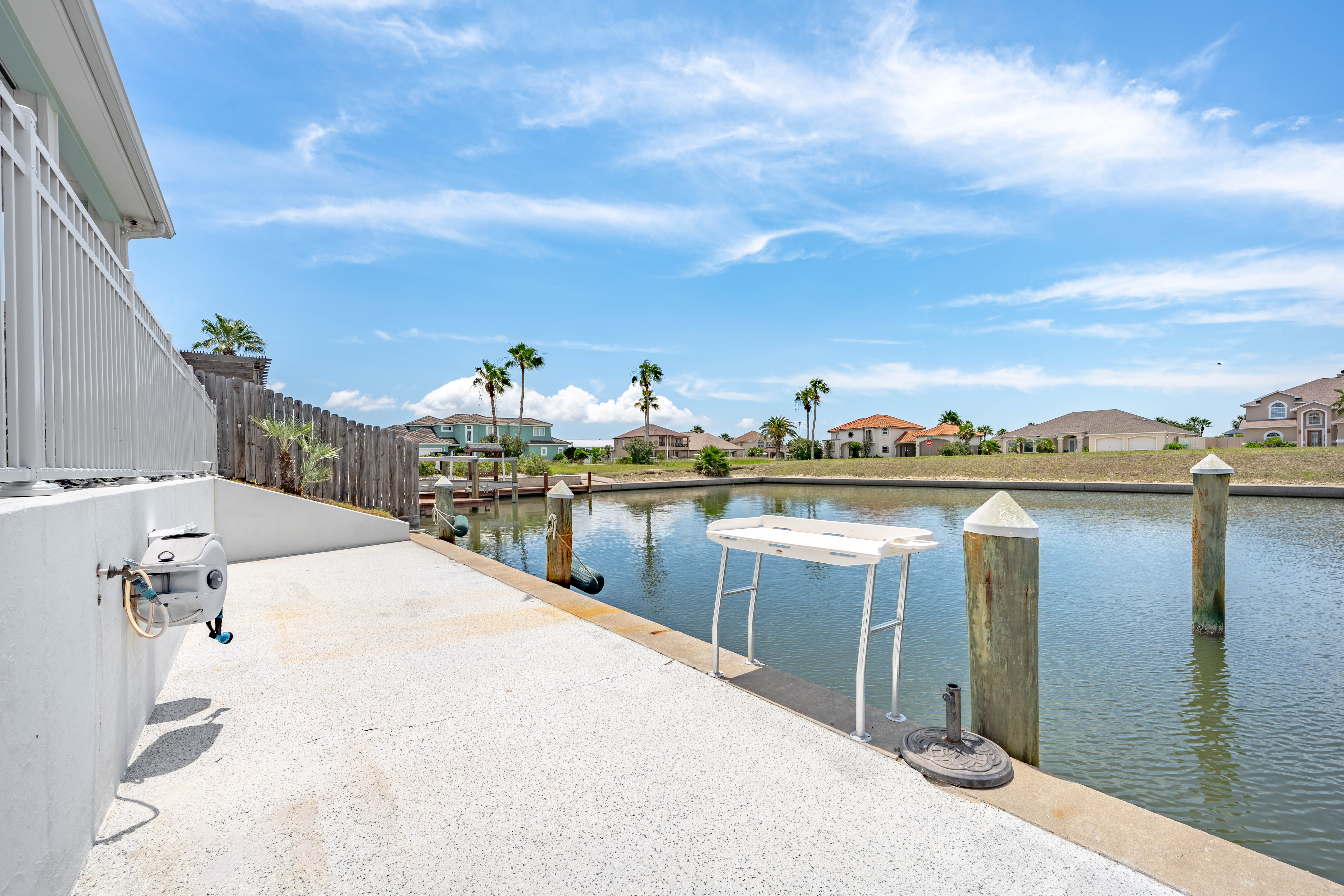  Spacious and Serene Canal-Front Living - 物件實景