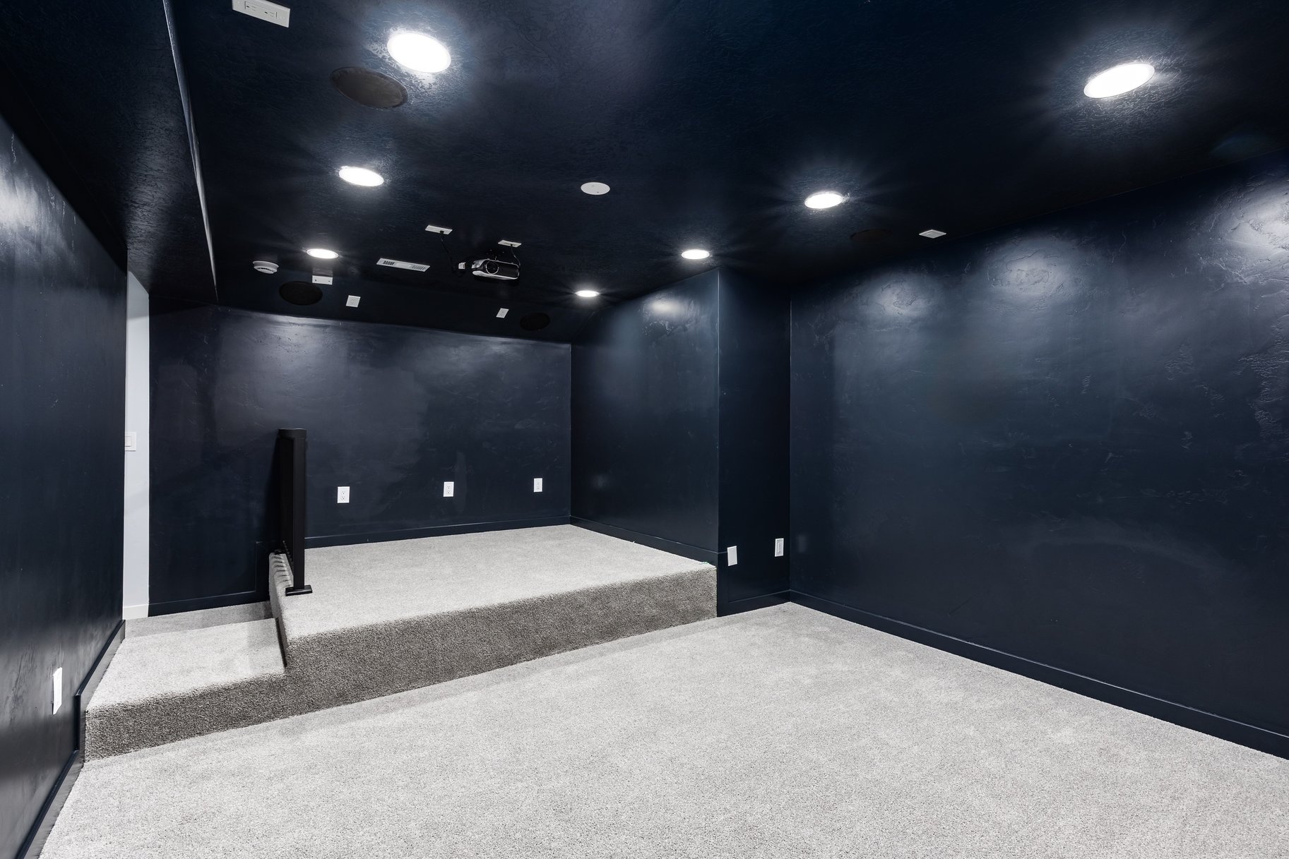  Fantastically Upgraded 2-Story Home with Theater and ADU - 物件實景