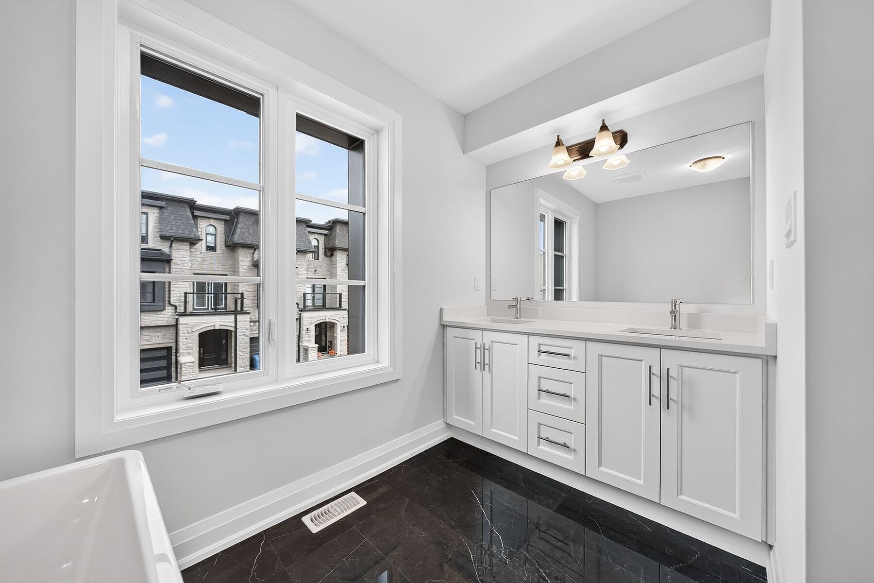  Brand New Luxurious Townhome - 物件實景