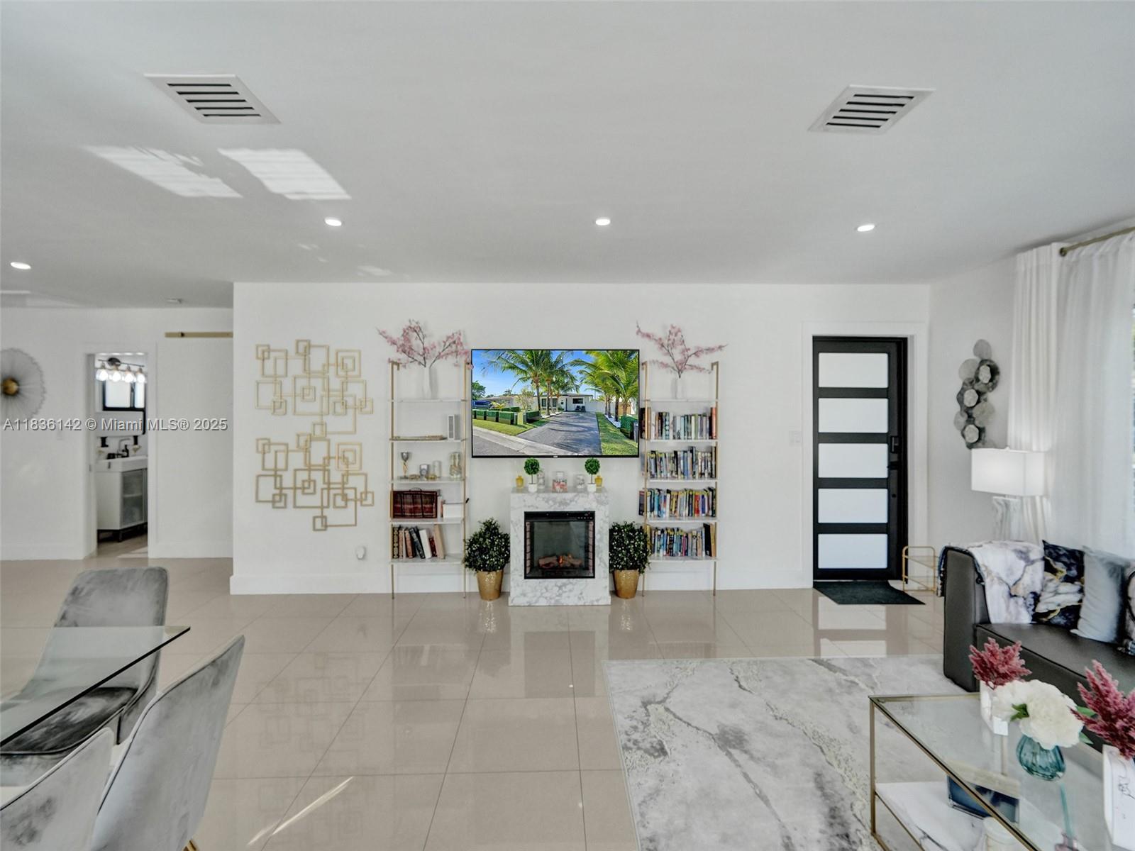 Hollywood, Florida, 33019, United States, 3 Bedrooms Bedrooms, ,2 BathroomsBathrooms,Residential,For Sale,1898660