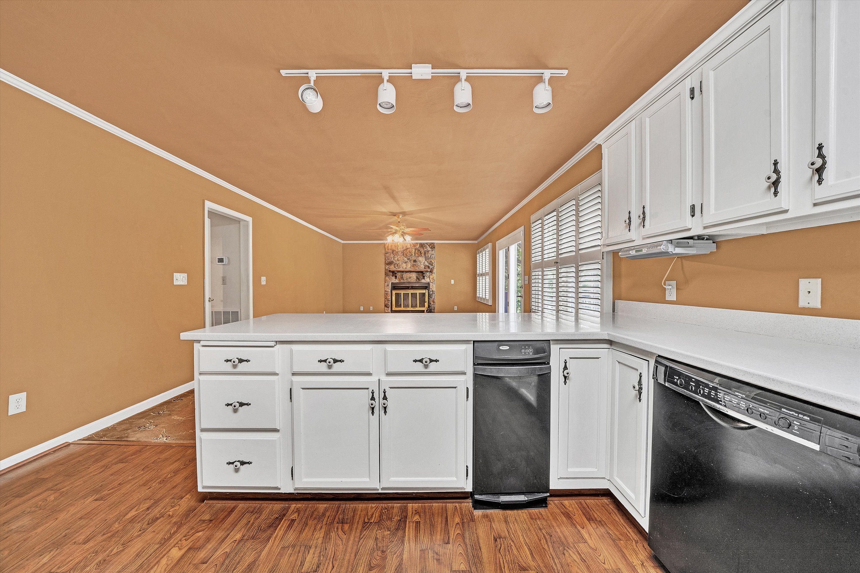 Bedford, Virginia, 24523, United States, 4 Bedrooms Bedrooms, ,4 BathroomsBathrooms,Residential,For Sale,1914324
