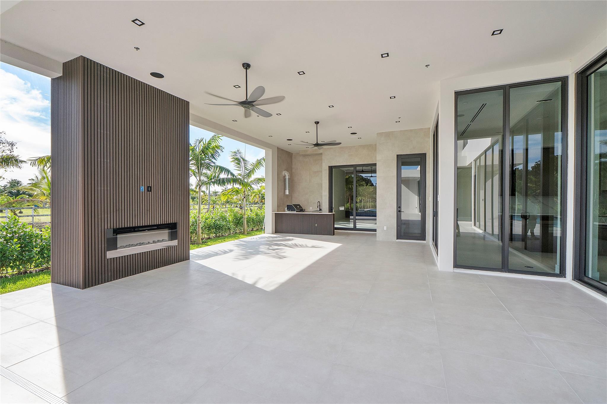 Plantation, Florida, 33323, United States, 6 Bedrooms Bedrooms, ,8 BathroomsBathrooms,Residential,For Sale,1984384