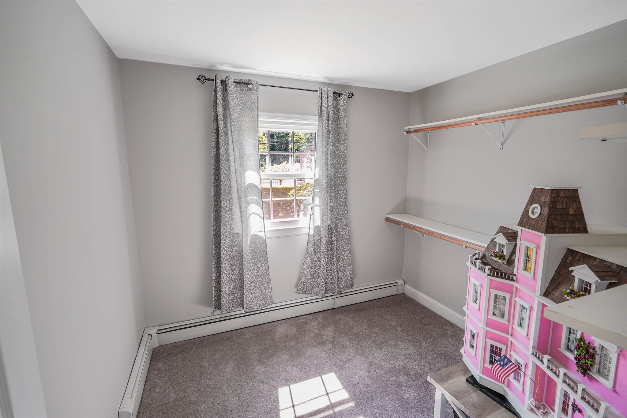 Wading River, New York, 11792, United States, 5 Bedrooms Bedrooms, ,2 BathroomsBathrooms,Residential,For Sale,1943116