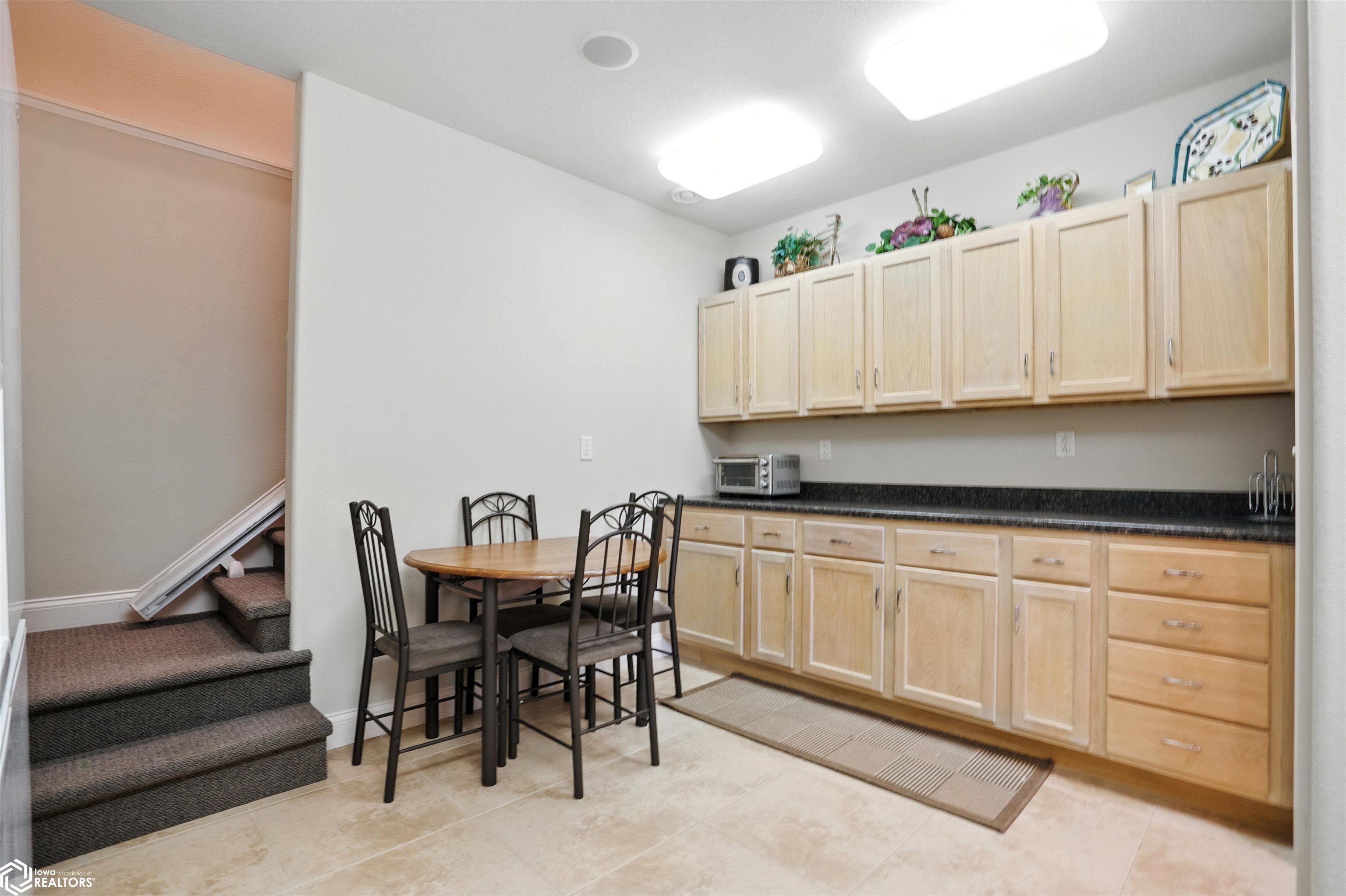 Burlington, Iowa, 52601, United States, 4 Bedrooms Bedrooms, ,5 BathroomsBathrooms,Residential,For Sale,1975547