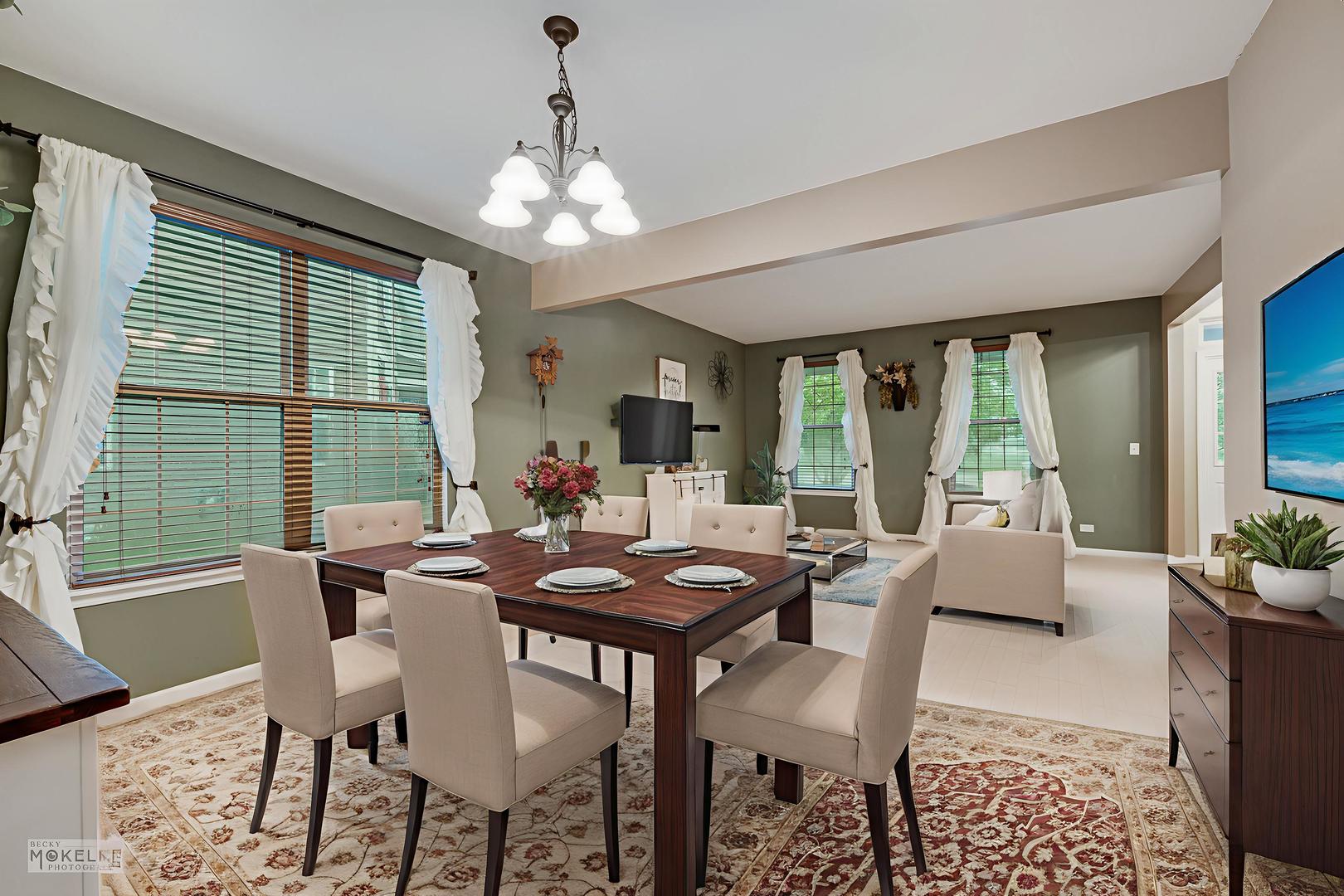 Oswego, Illinois, 60543, United States, 5 Bedrooms Bedrooms, ,3 BathroomsBathrooms,Residential,For Sale,1955340