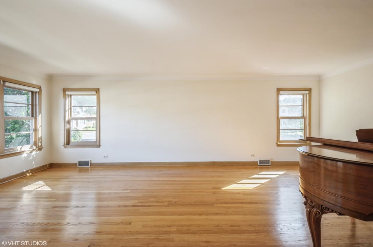 7527 W Wabansia Avenue W, Elmwood Park, Illinois, 60707, United States, 4 Bedrooms Bedrooms, ,4 BathroomsBathrooms,Residential,For Sale,7527 w wabansia AVE w,1635528
