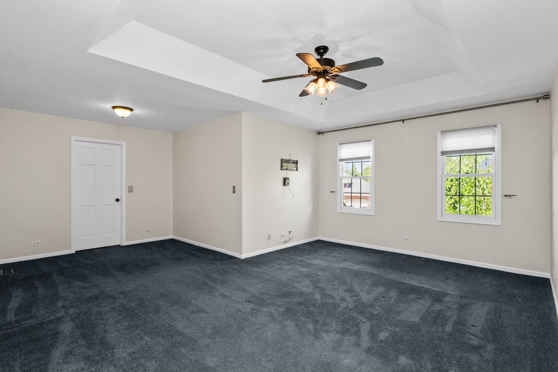  Stunning Corner Lot Brick and Cedar Georgian Estate - 物件實景