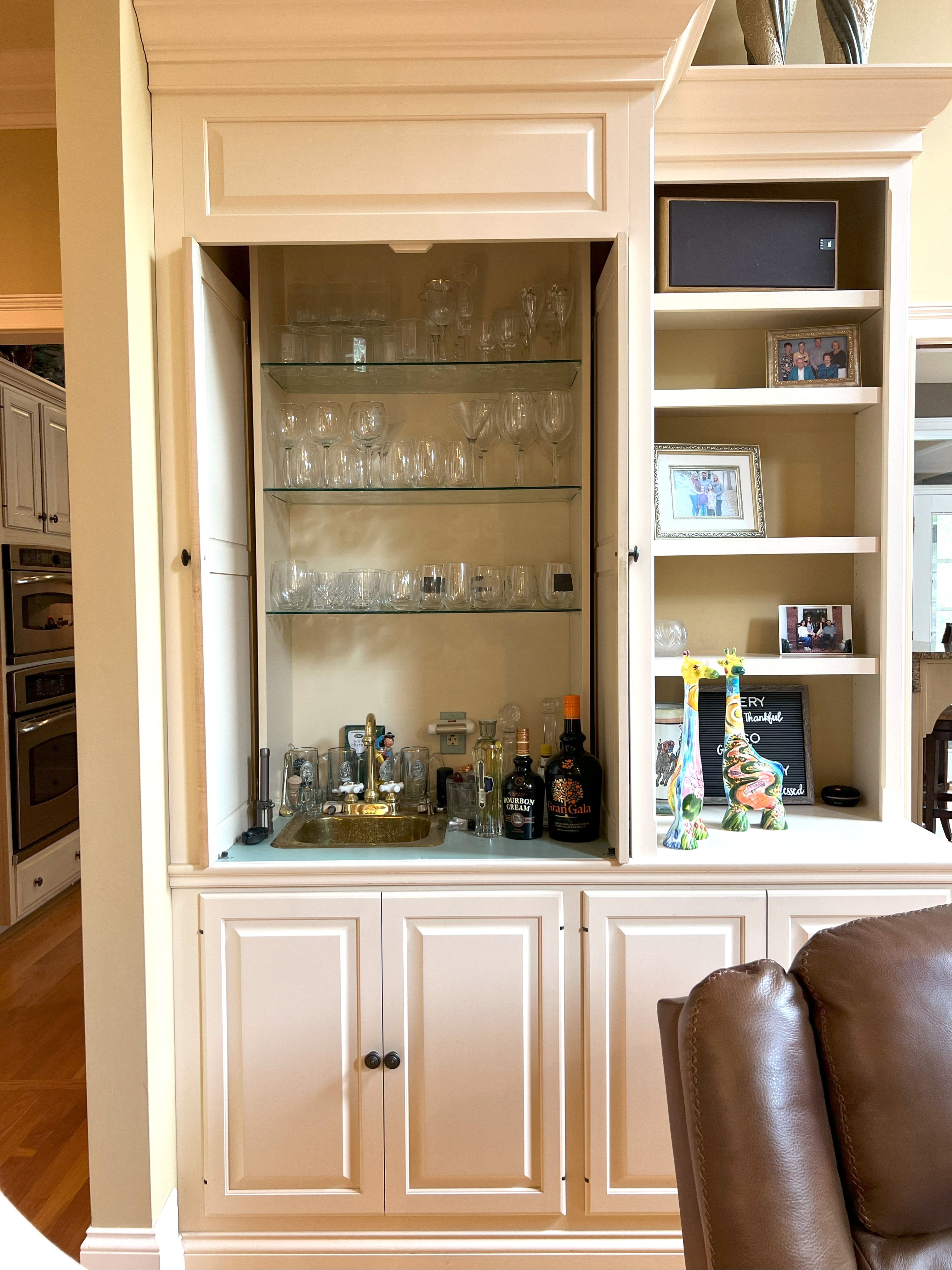 Frankfort, Kentucky, 40601, United States, 5 Bedrooms Bedrooms, ,4 BathroomsBathrooms,Residential,For Sale,1983551