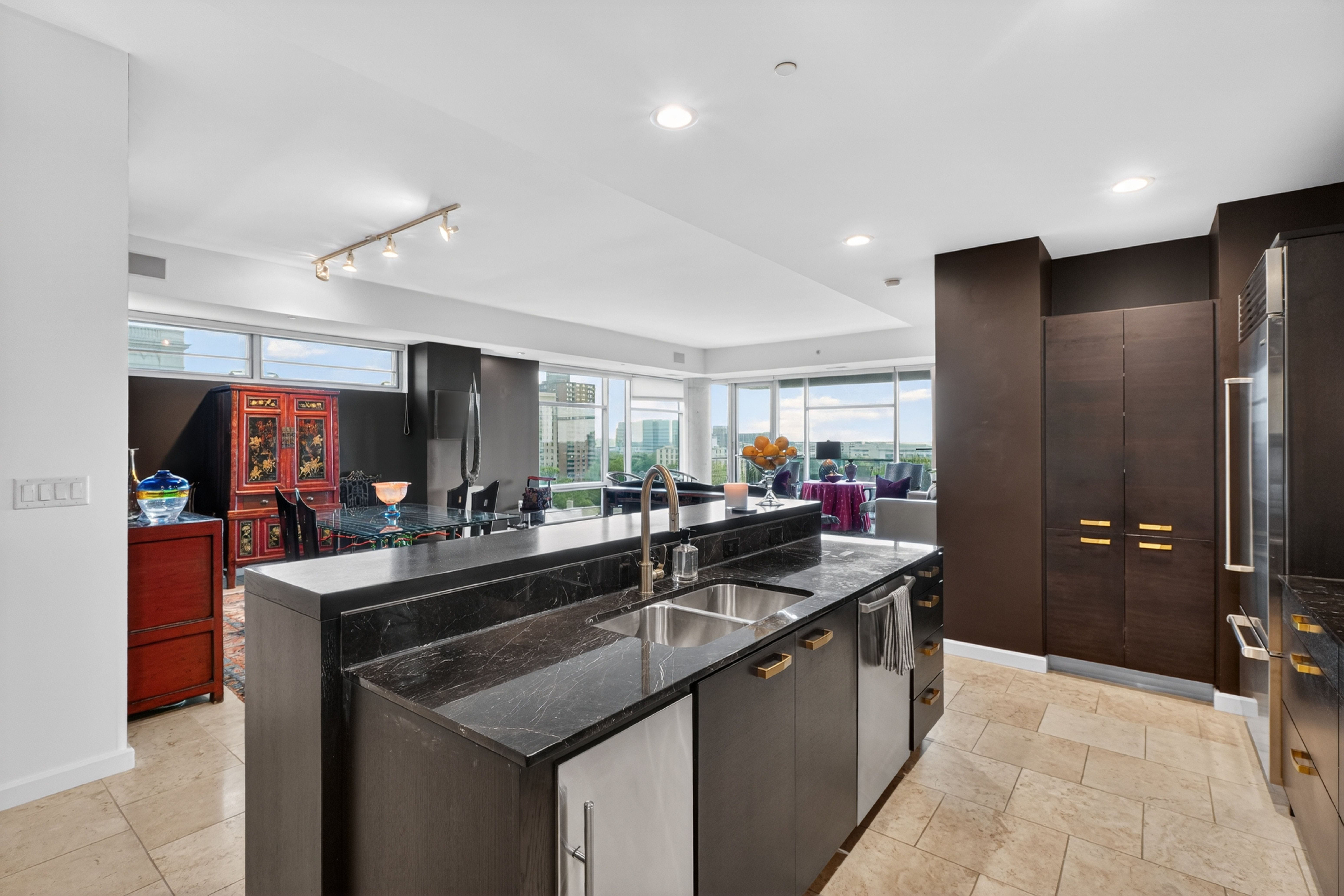  Luxury Sky-High Living in the Heart of Central West End - 物件實景