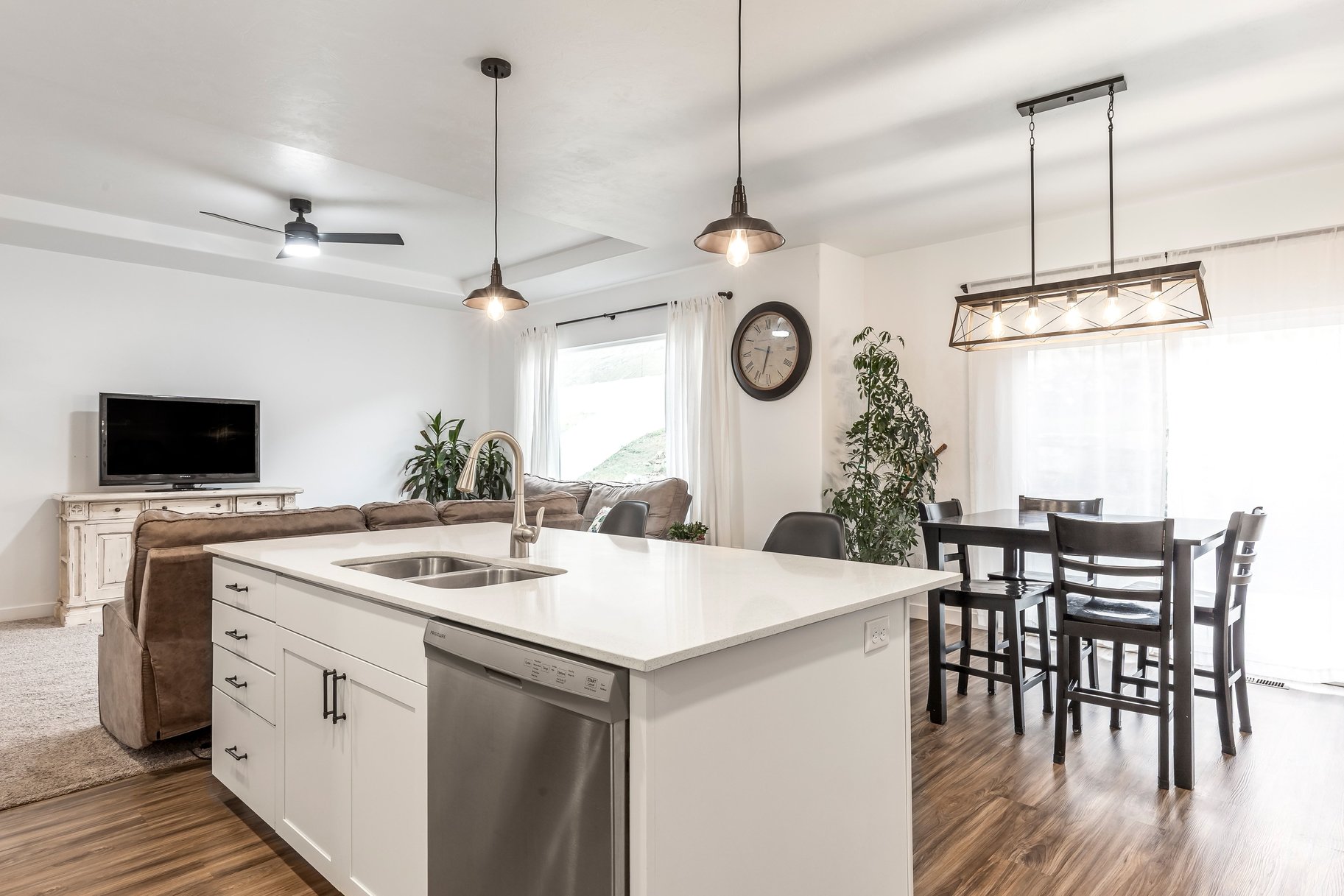  Fresh Lakepoint Find with Fast Airport Access - 物件實景