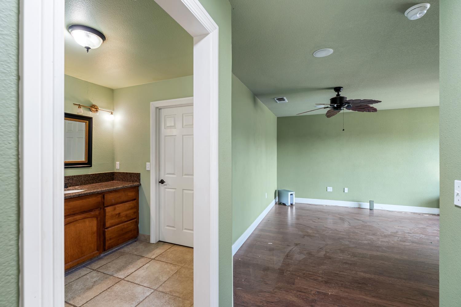 Madera, California, 93637, United States, 4 Bedrooms Bedrooms, ,3 BathroomsBathrooms,Residential,For Sale,1981188