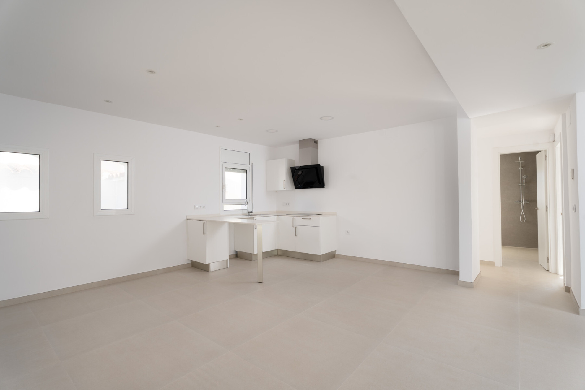  Renovated house on the wide canal with swimming pool. - 物件實景
