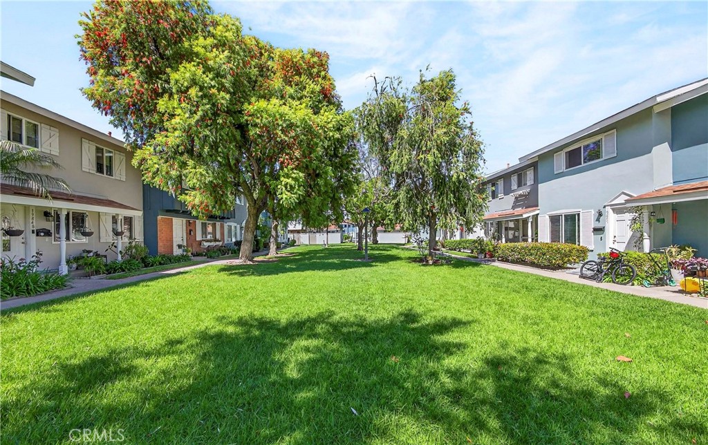 Huntington Beach, California, 92646, United States, 2 Bedrooms Bedrooms, ,2 BathroomsBathrooms,Residential,For Sale,2048347