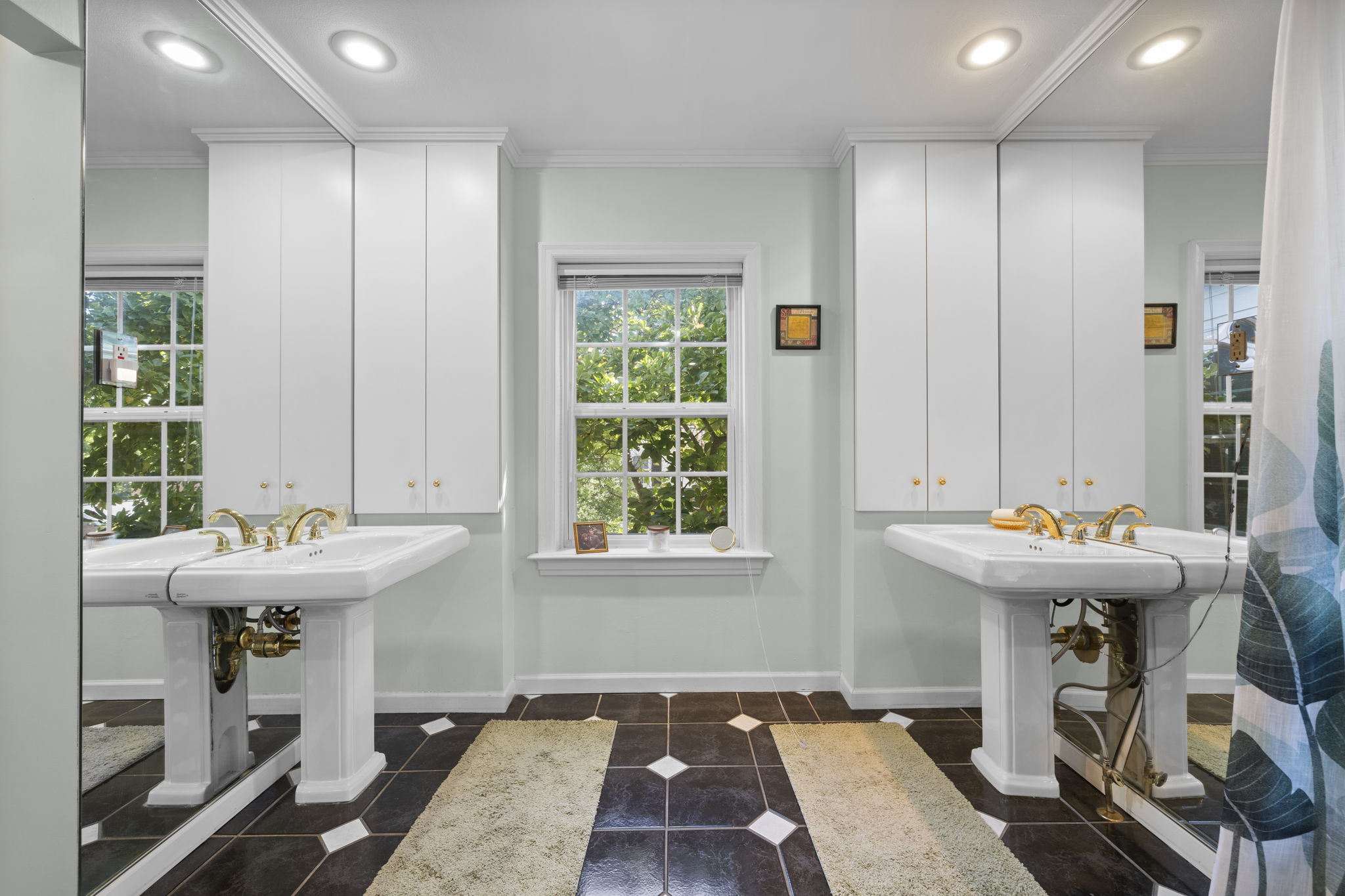  This classic Berkshire home offers curb appeal galore - 物件實景