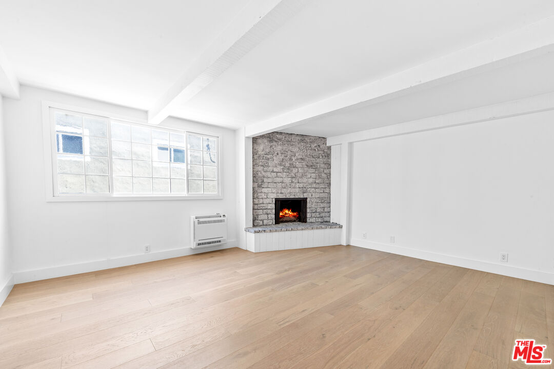 Los Angeles, California, 90049, United States, 3 Bedrooms Bedrooms, ,3 BathroomsBathrooms,Residential,For Sale,1890284