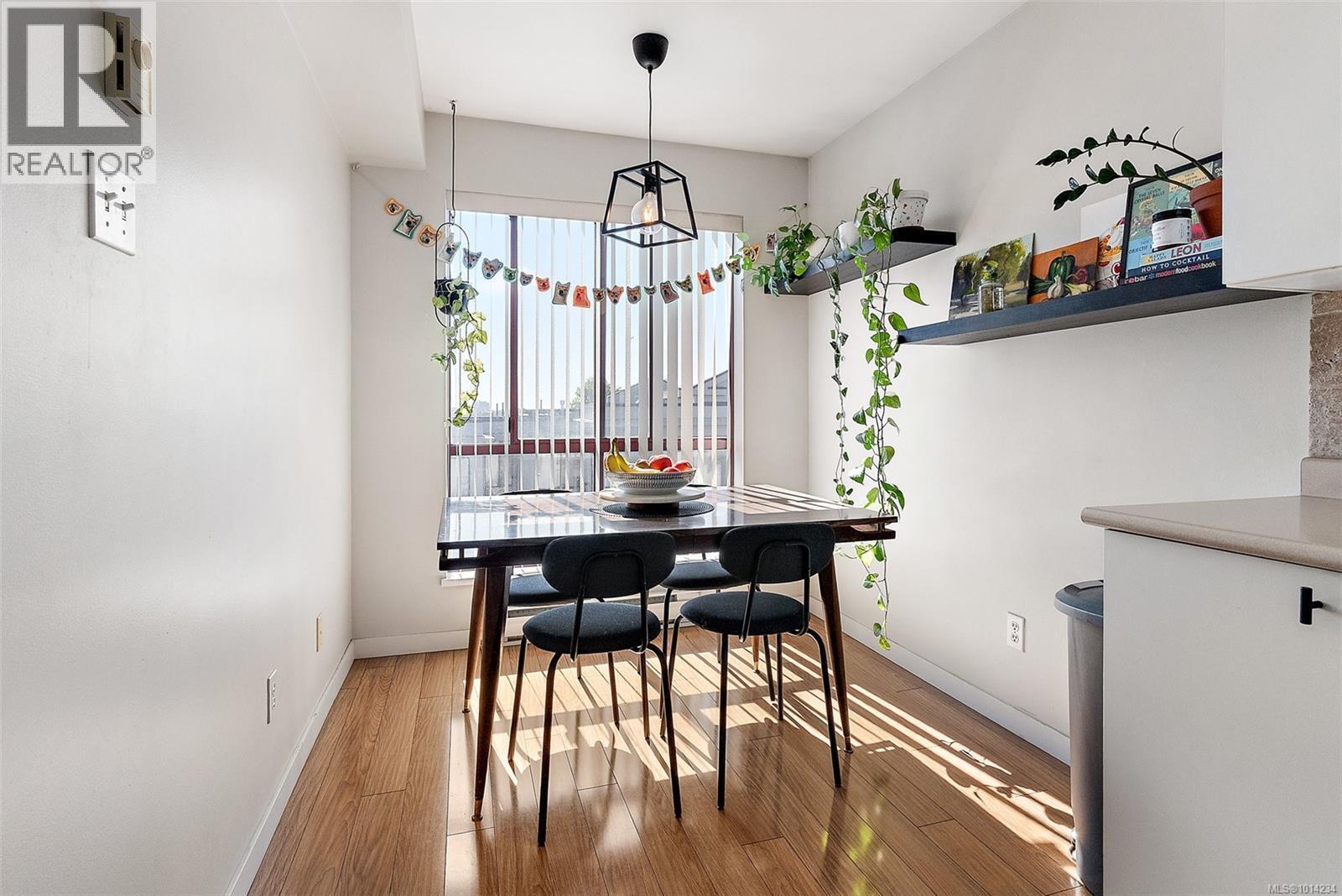 VICTORIA, British Columbia, V8T 5H6, CA, 2 Bedrooms Bedrooms, ,2 BathroomsBathrooms,Residential,For Sale,1950667