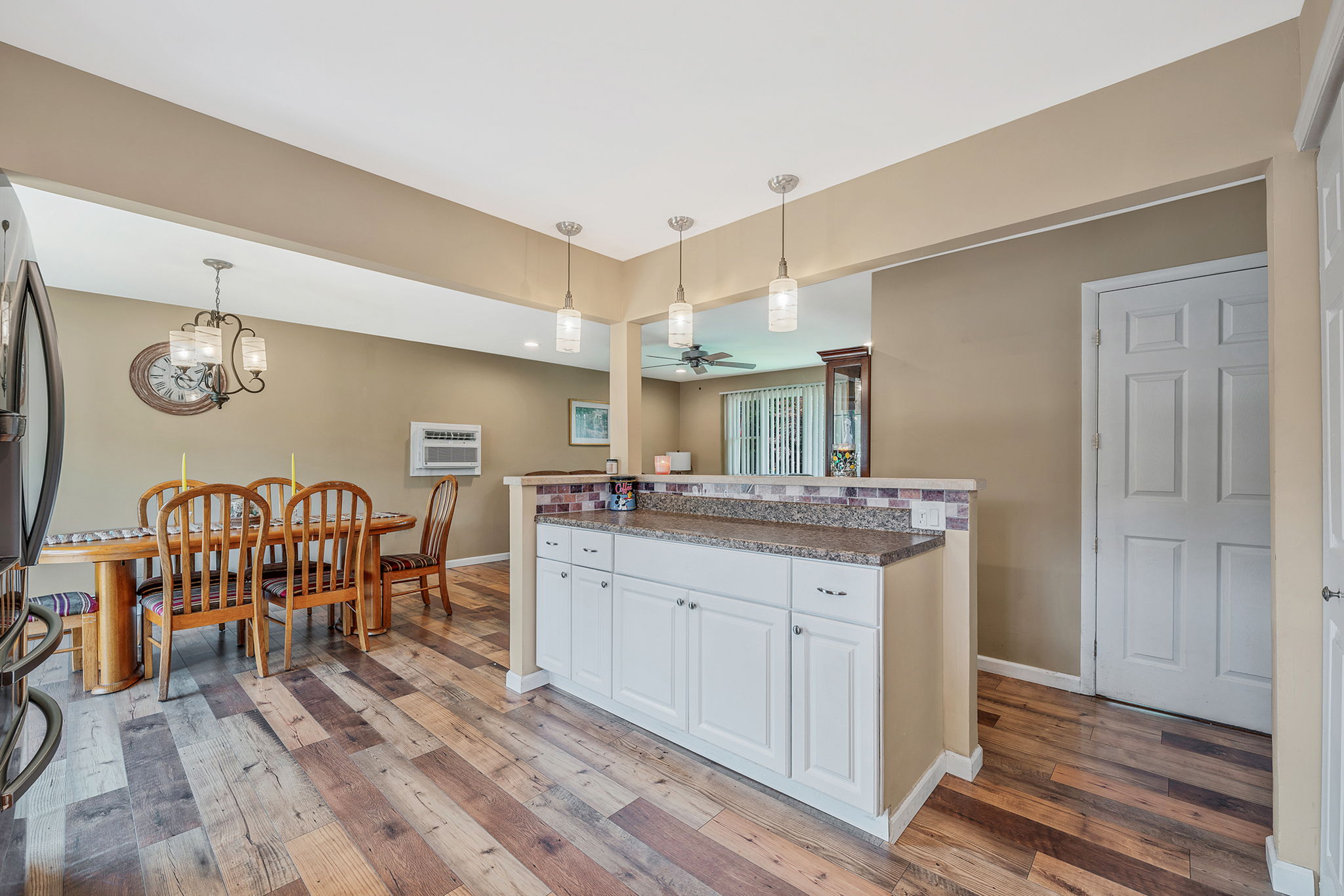 Holbrook, New York, 11741, United States, 4 Bedrooms Bedrooms, ,2 BathroomsBathrooms,Residential,For Sale,1921104