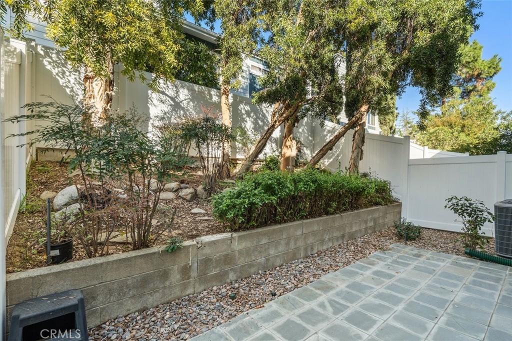 Northridge, California, 91325, United States, 2 Bedrooms Bedrooms, ,3 BathroomsBathrooms,Residential,For Sale,1991947