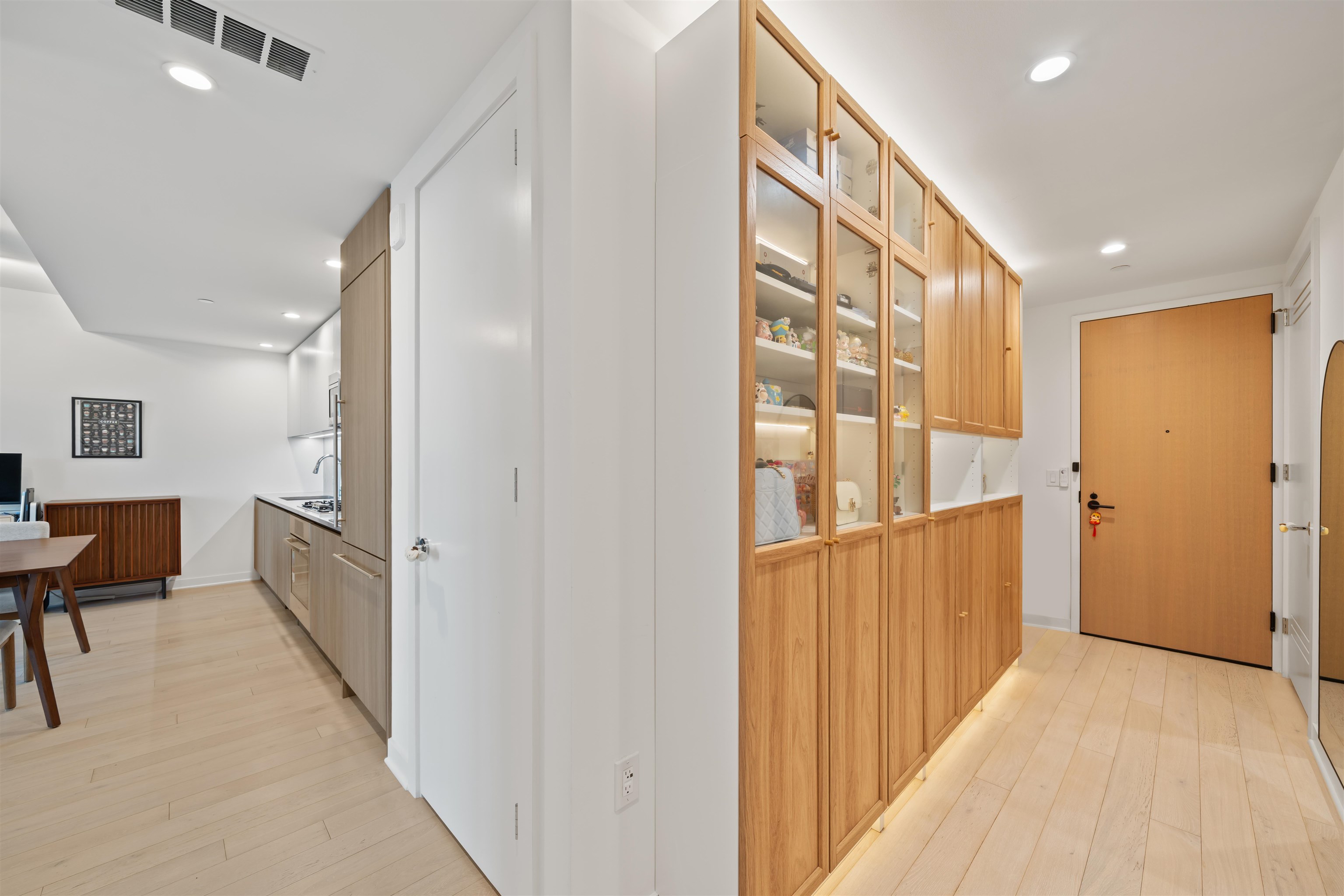 Jersey City, New Jersey, 07302, United States, 1 Bedroom Bedrooms, ,1 BathroomBathrooms,Residential,For Sale,1941676