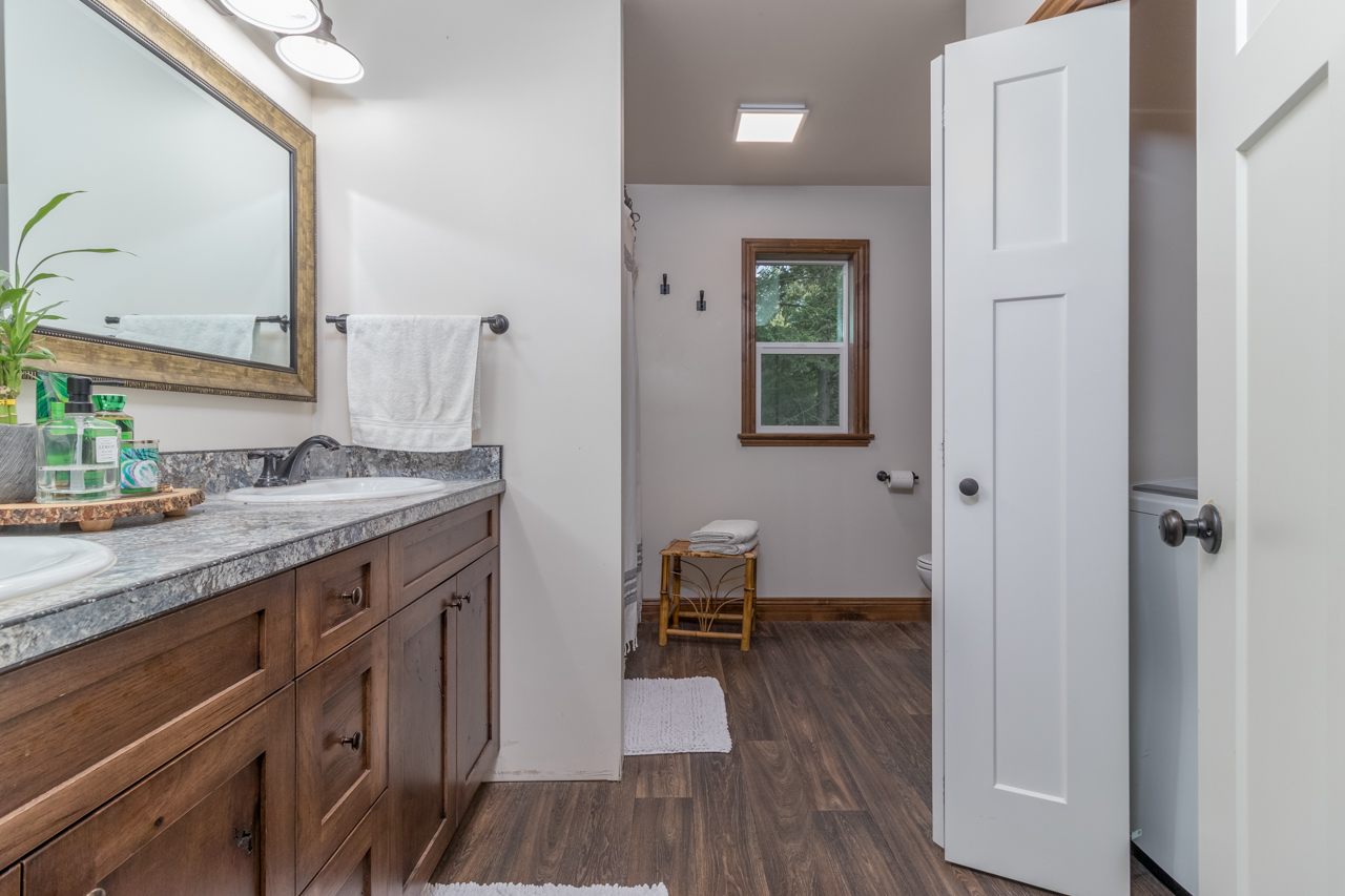 Bonners Ferry, Idaho, 83805, United States, 5 Bedrooms Bedrooms, ,3 BathroomsBathrooms,Residential,For Sale,1942969