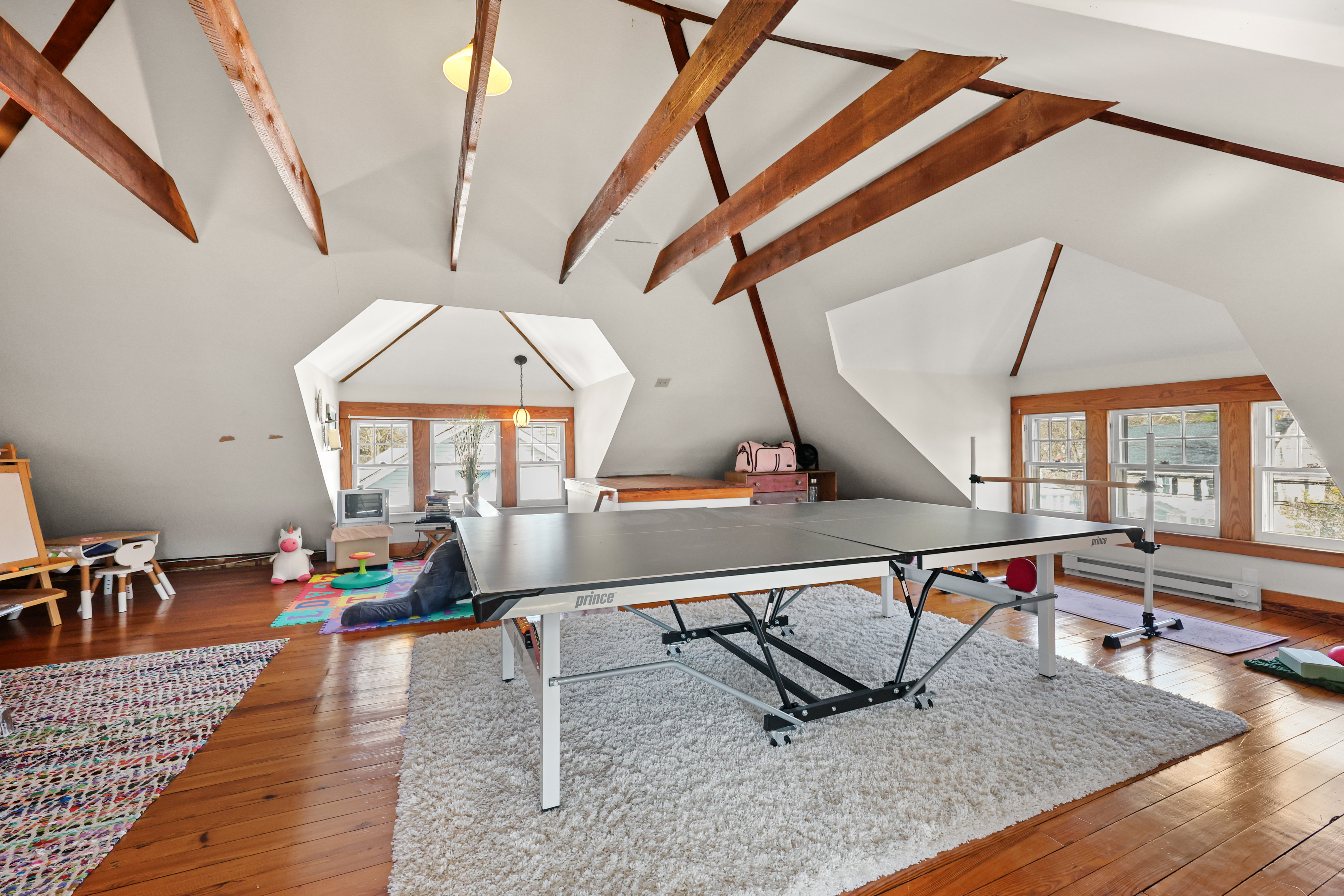  1720 Whitney Avenue - 物件實景