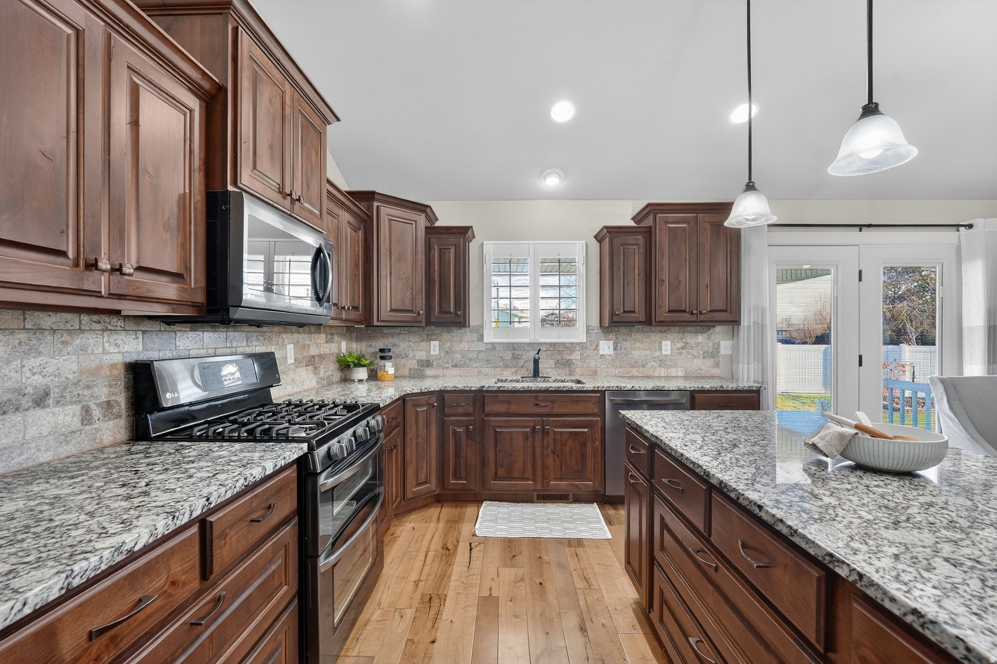 Syracuse, Utah, 84075, United States, 5 Bedrooms Bedrooms, ,3 BathroomsBathrooms,Residential,For Sale,2003414