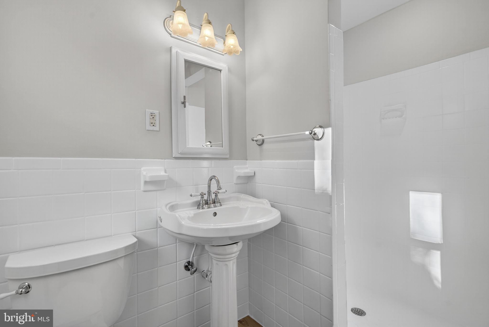 Warrenton, Virginia, 20187, United States, 3 Bedrooms Bedrooms, ,2 BathroomsBathrooms,Residential,For Sale,1977434