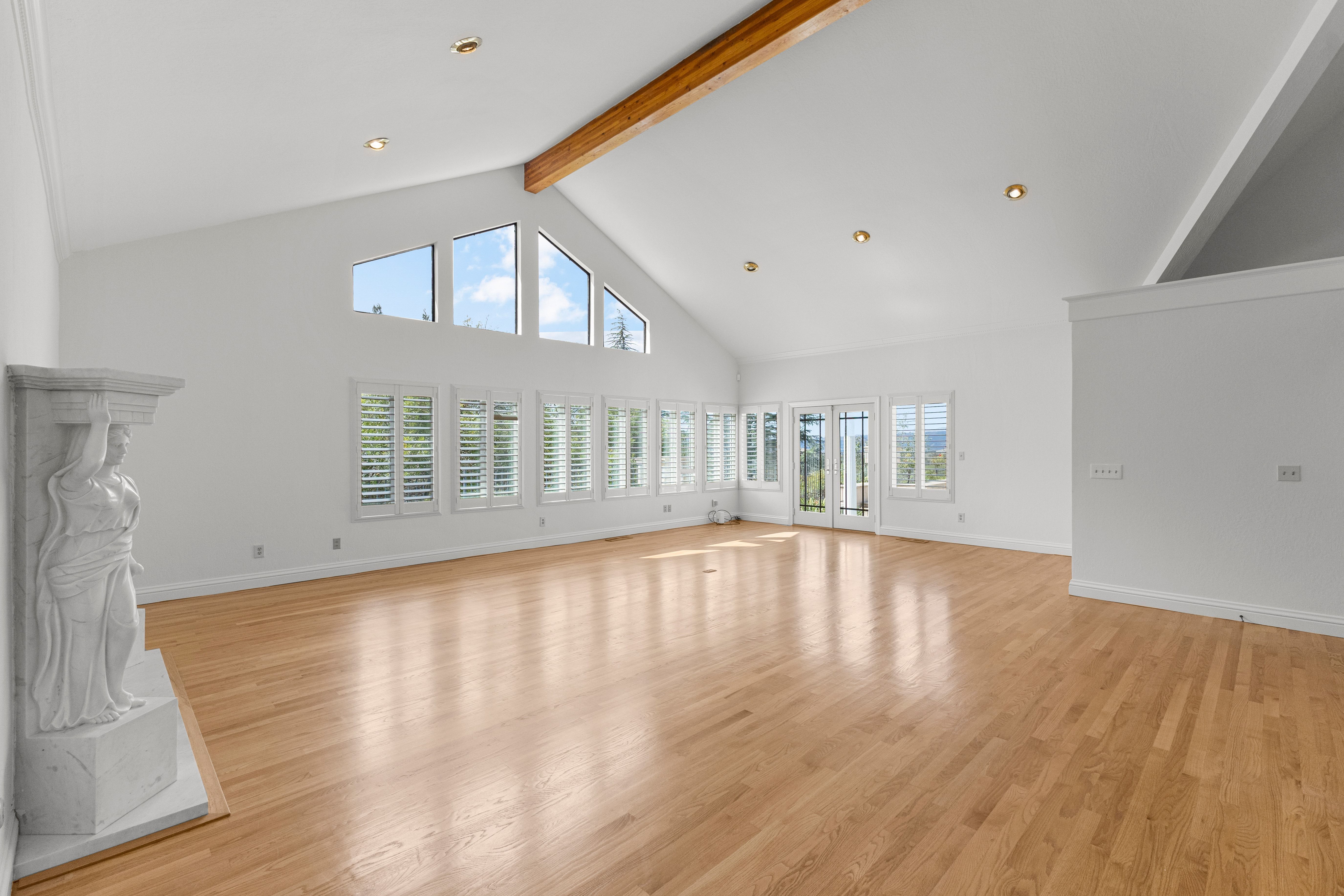  Elegant Custom Home in Gated Silver Maple - 物件實景