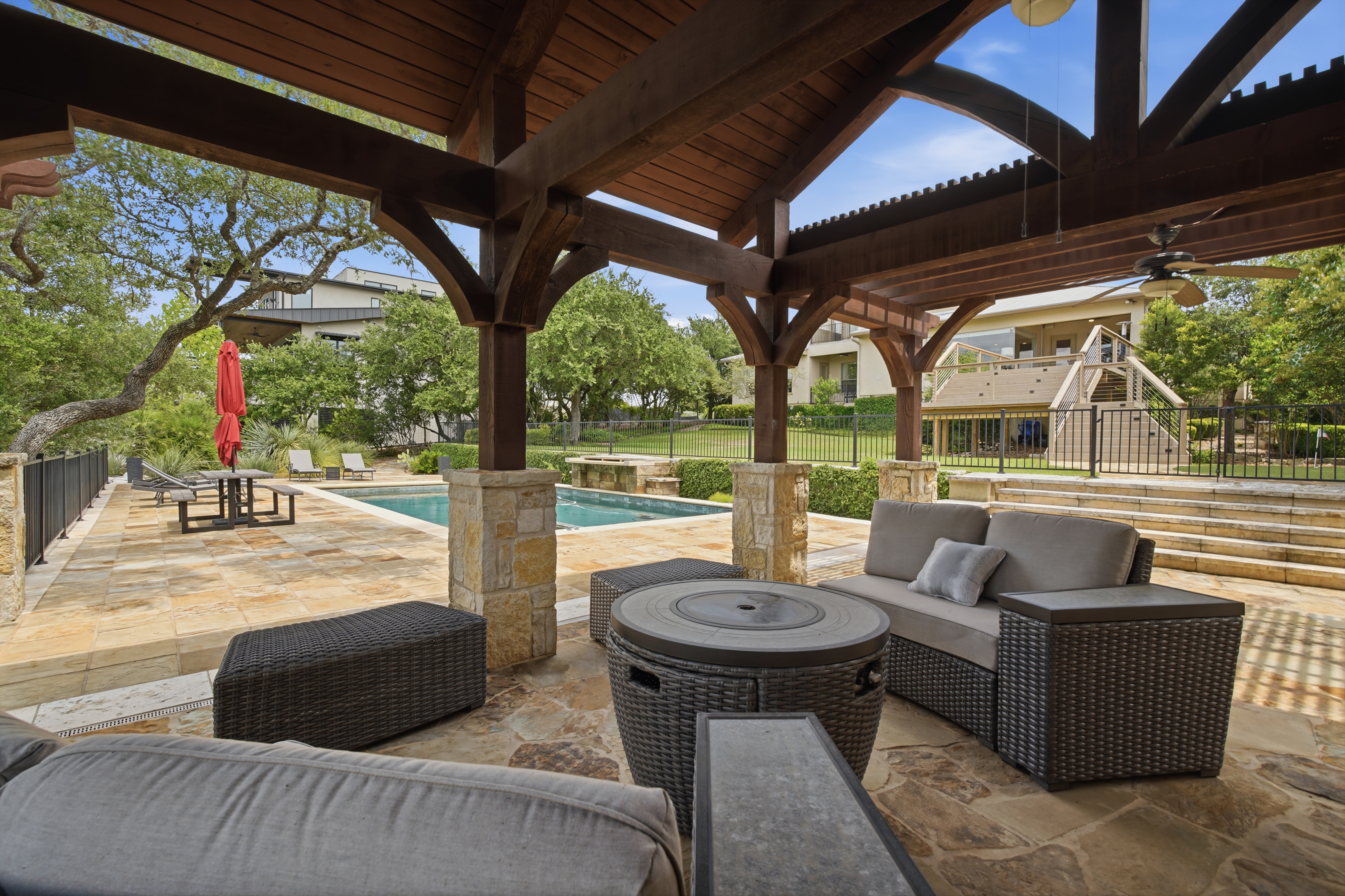  Iron Horse Canyon Estate with Resort-Style Backyard - 物件實景