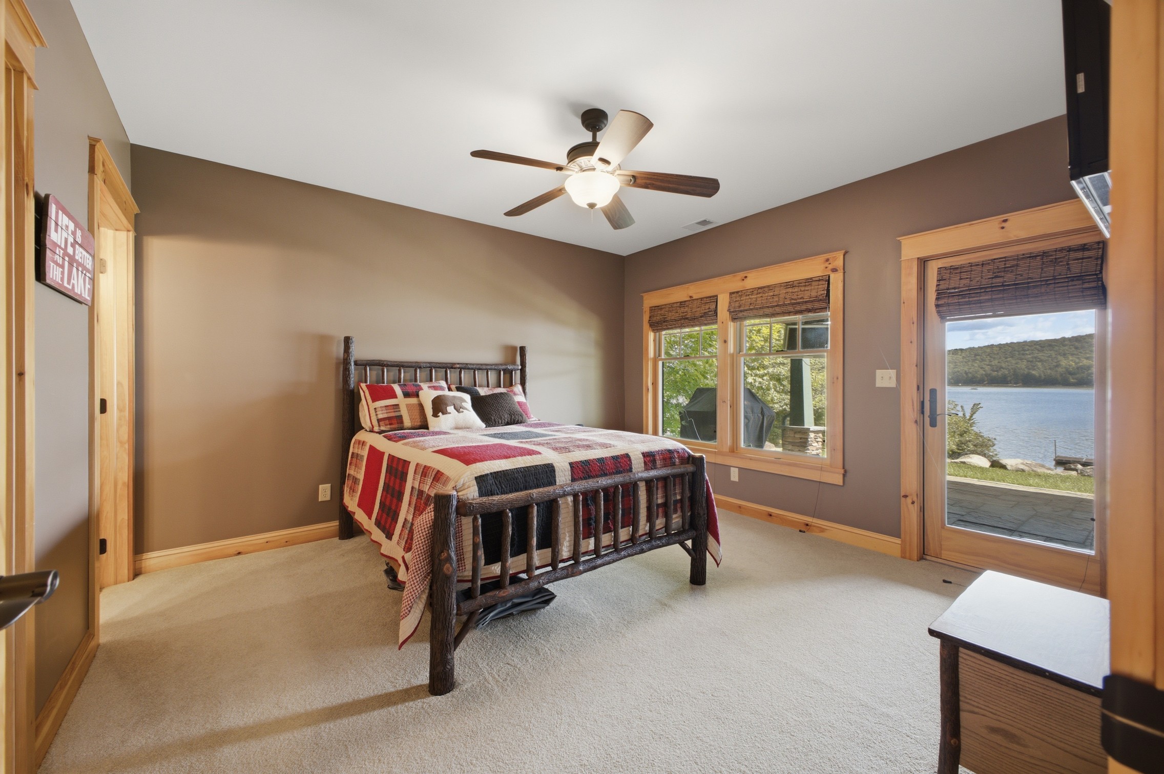  64 Pointe Drive, Schroon Lake, NY, 12870 - 物件實景
