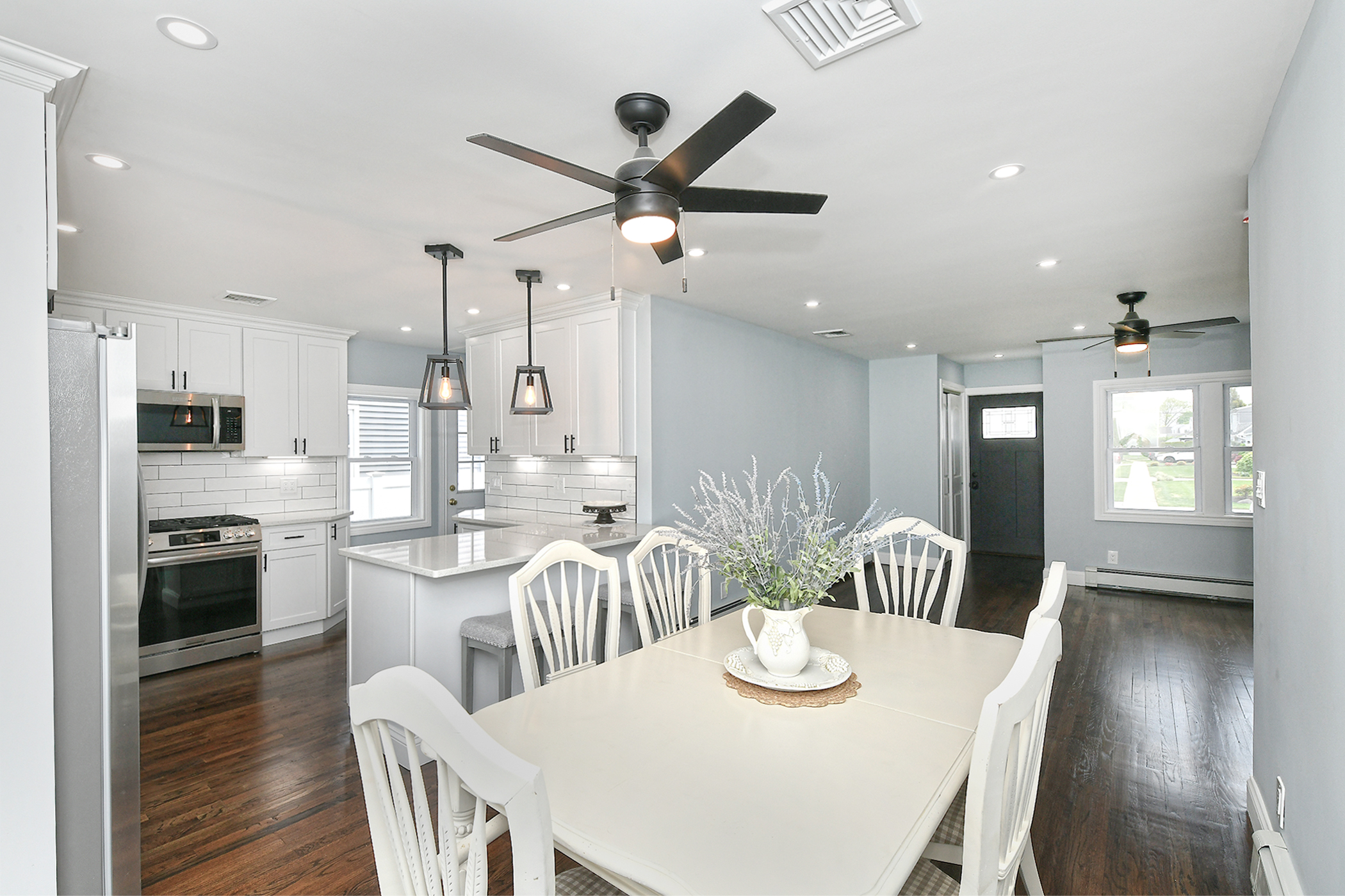 Farmingdale, New York, 11735, United States, 3 Bedrooms Bedrooms, ,2 BathroomsBathrooms,Residential,For Sale,1928376