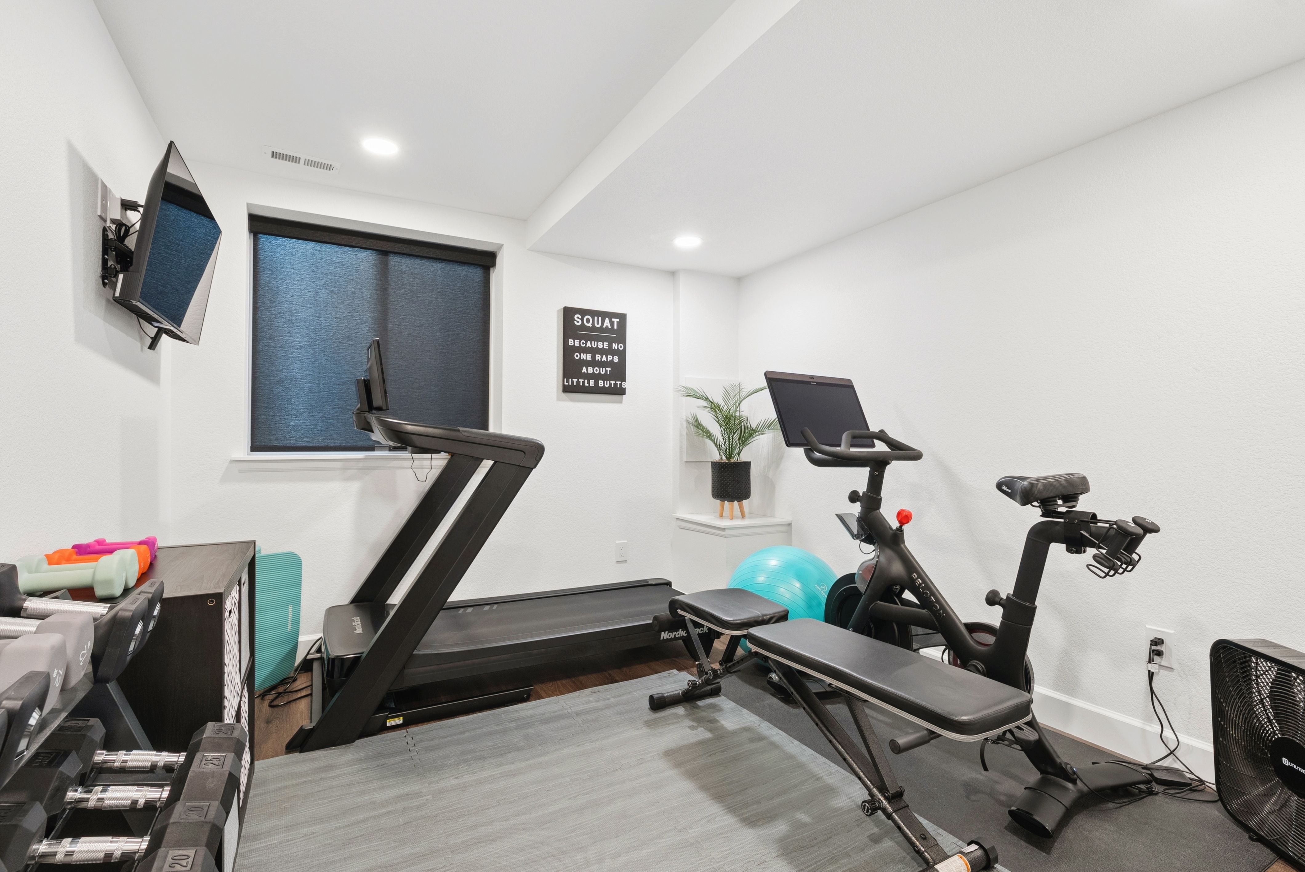  Newer construction, thoughtful design, and beautifully scaled spaces - 物件實景