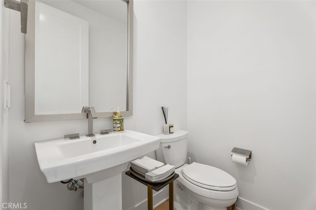 Newport Beach, California, 92663, United States, 2 Bedrooms Bedrooms, ,3 BathroomsBathrooms,Residential,For Sale,1989399